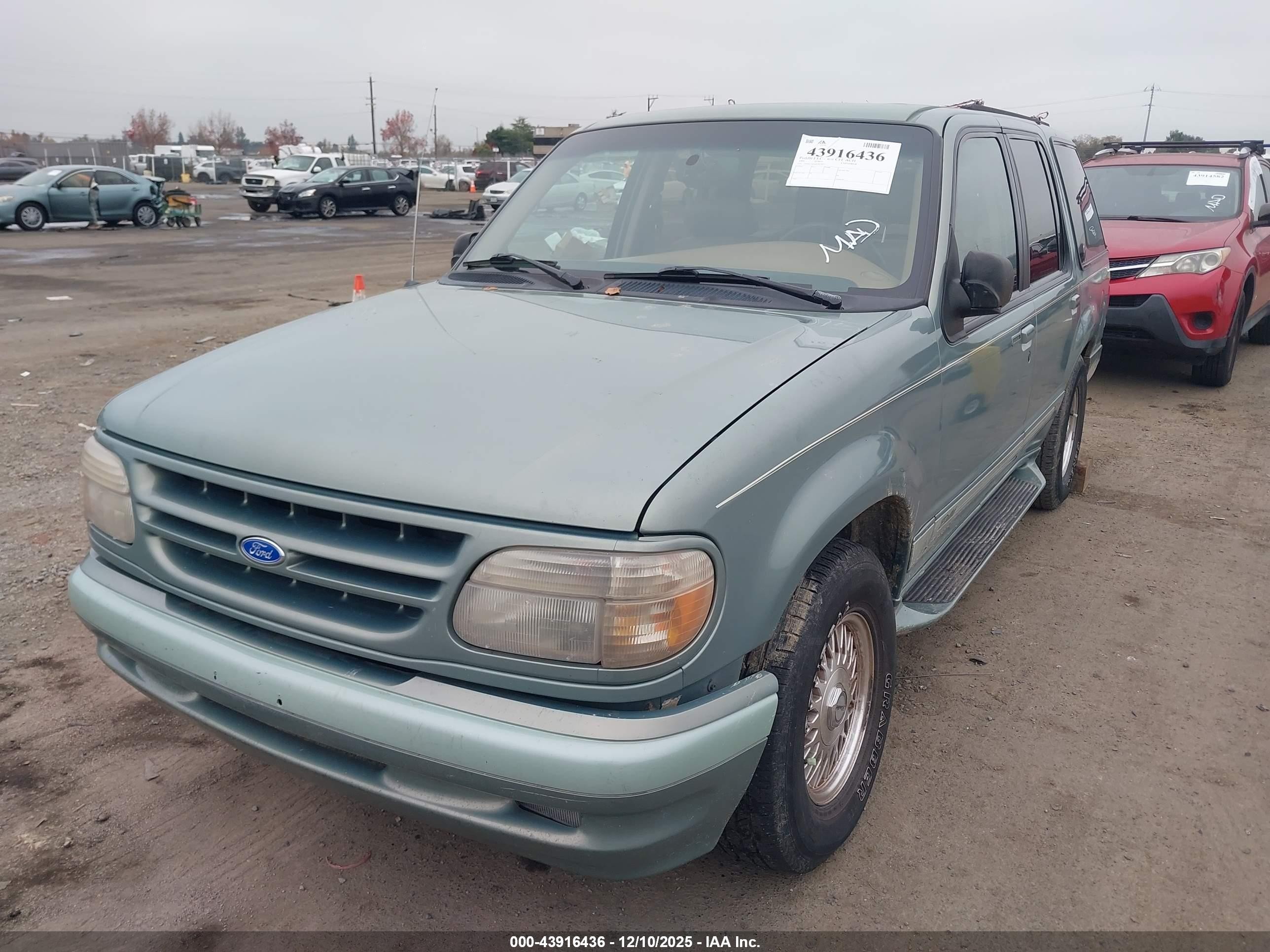 1995 Ford Explorer   Green vin: 1FMDU34X0SZB58637