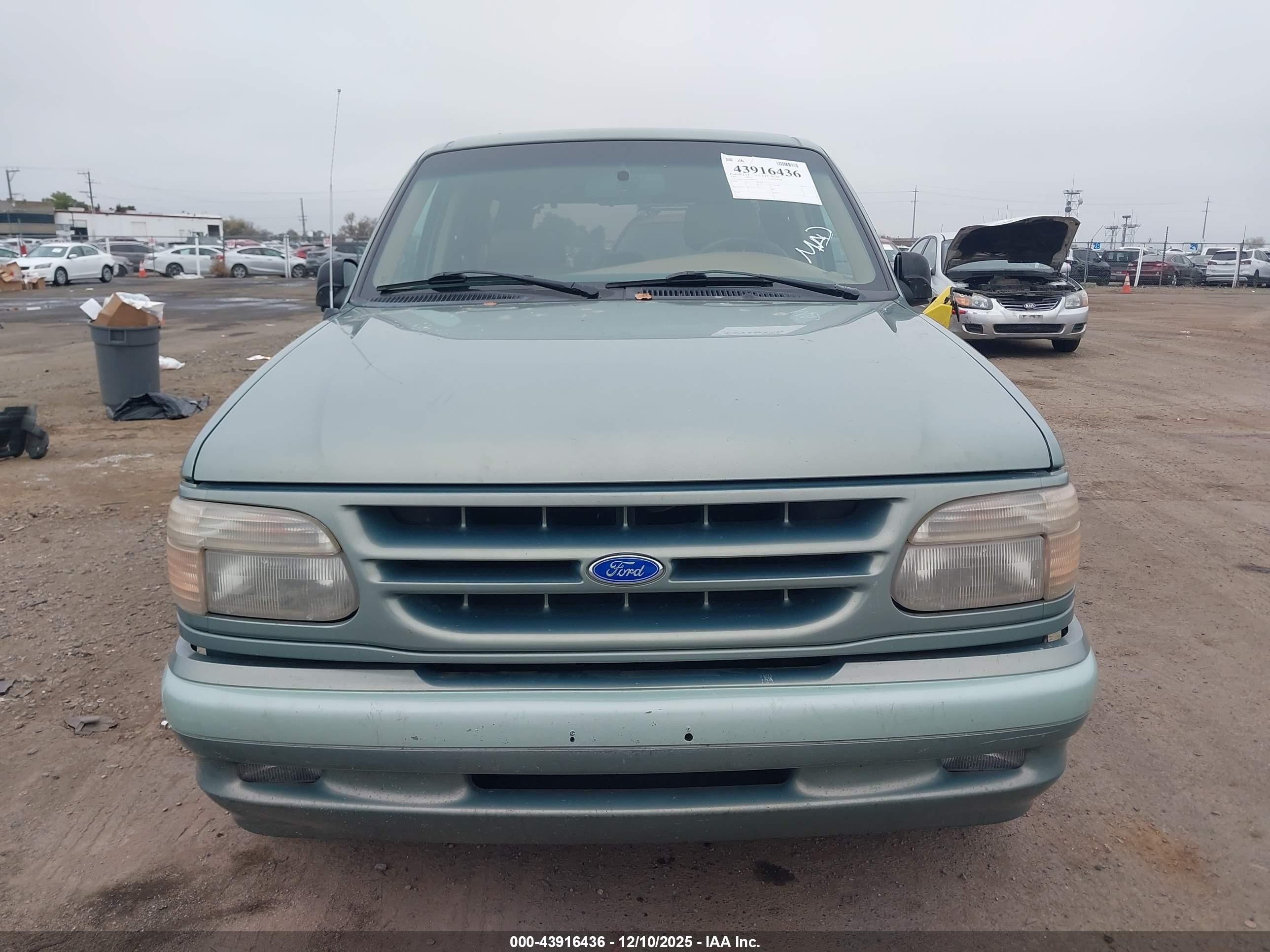 1995 Ford Explorer   Green vin: 1FMDU34X0SZB58637