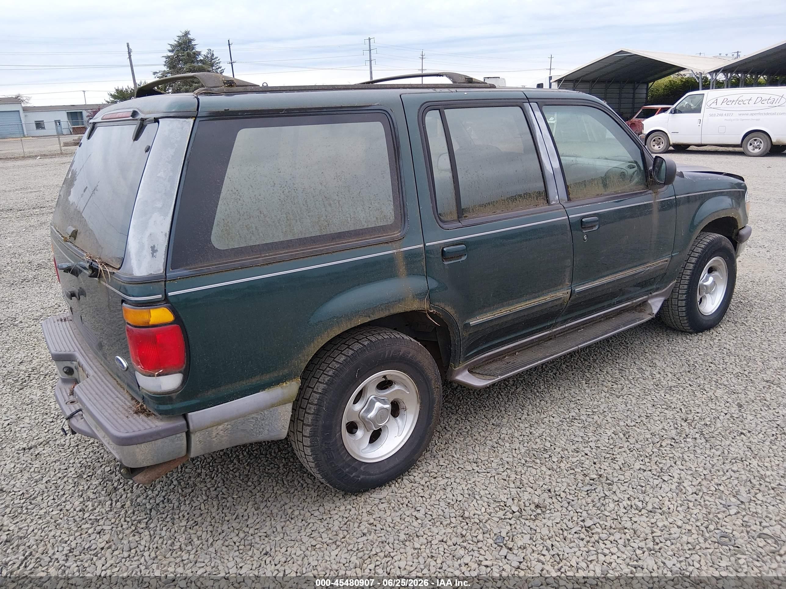 1996 Ford Explorer   Green vin: 1FMDU34X0TZA40170