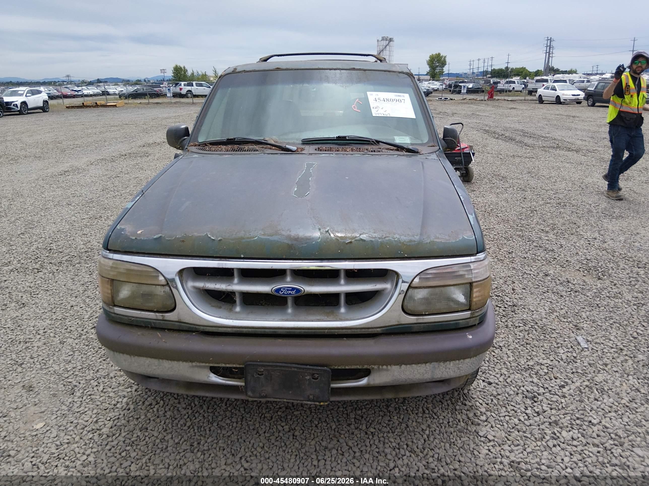 1996 Ford Explorer   Green vin: 1FMDU34X0TZA40170