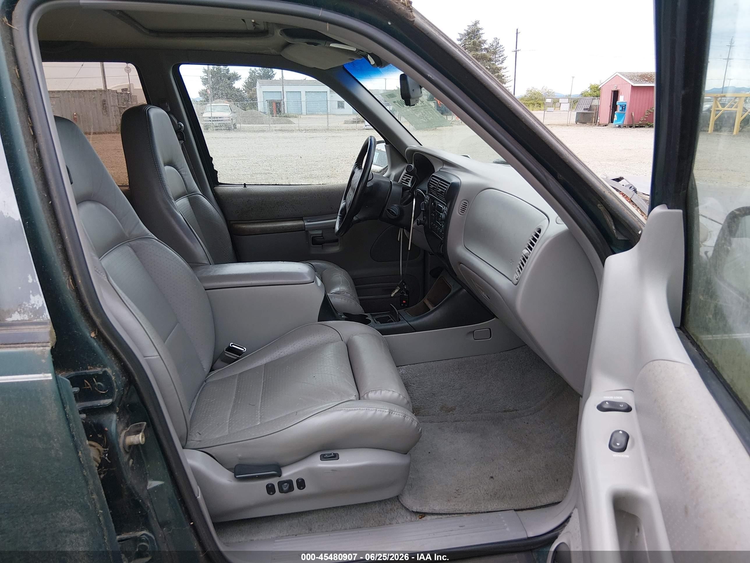1996 Ford Explorer   Green vin: 1FMDU34X0TZA40170