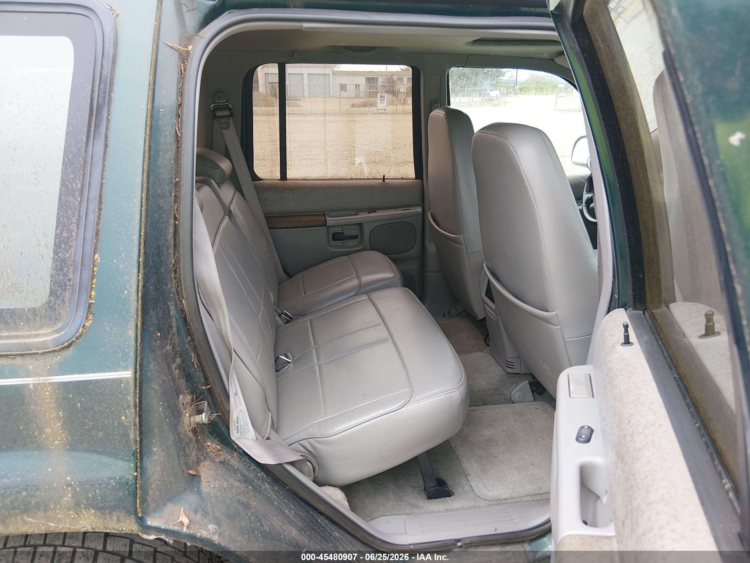 1996 Ford Explorer   Green vin: 1FMDU34X0TZA40170