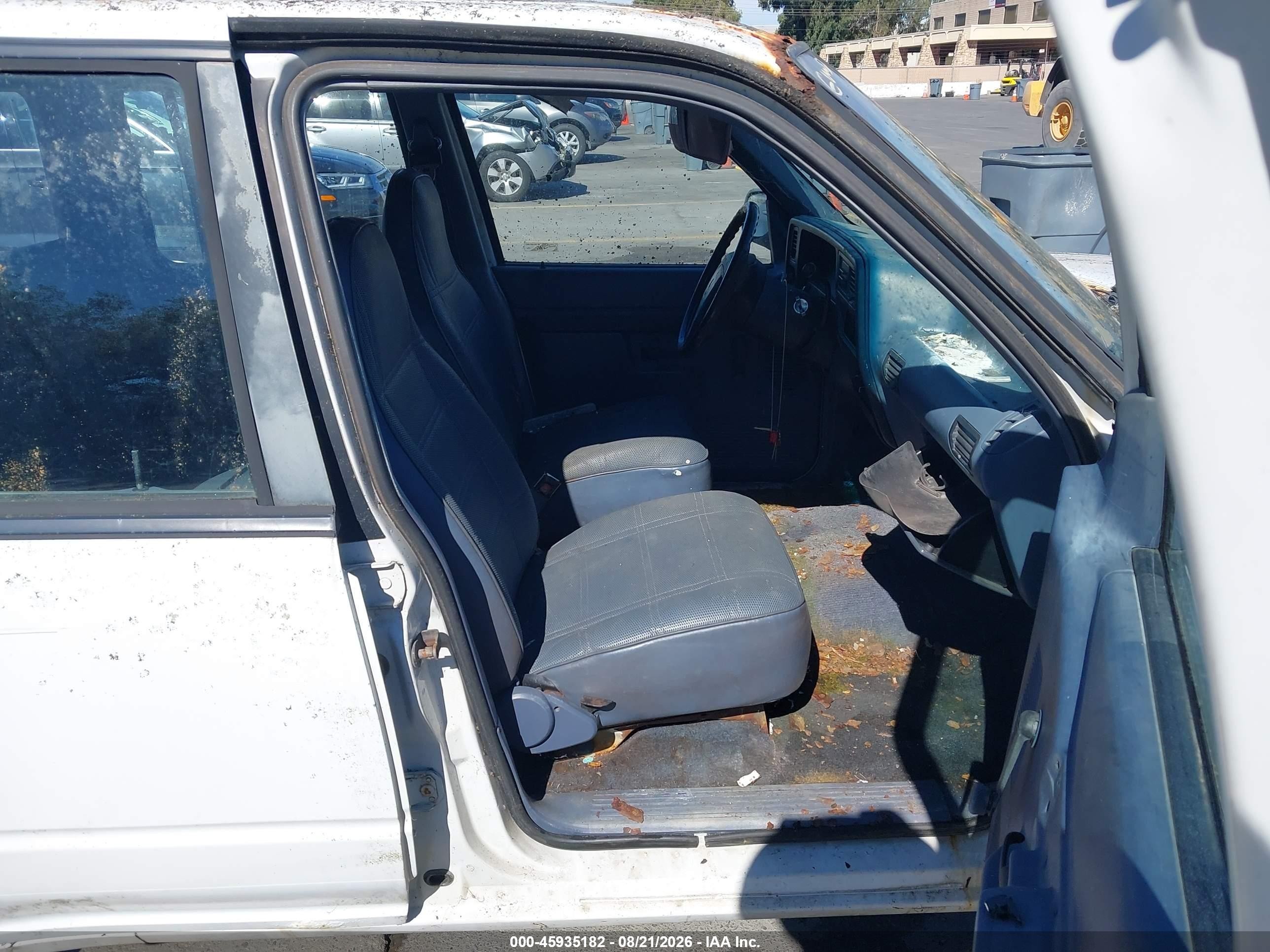 1992 Ford Explorer   White vin: 1FMDU34X1NUB14535