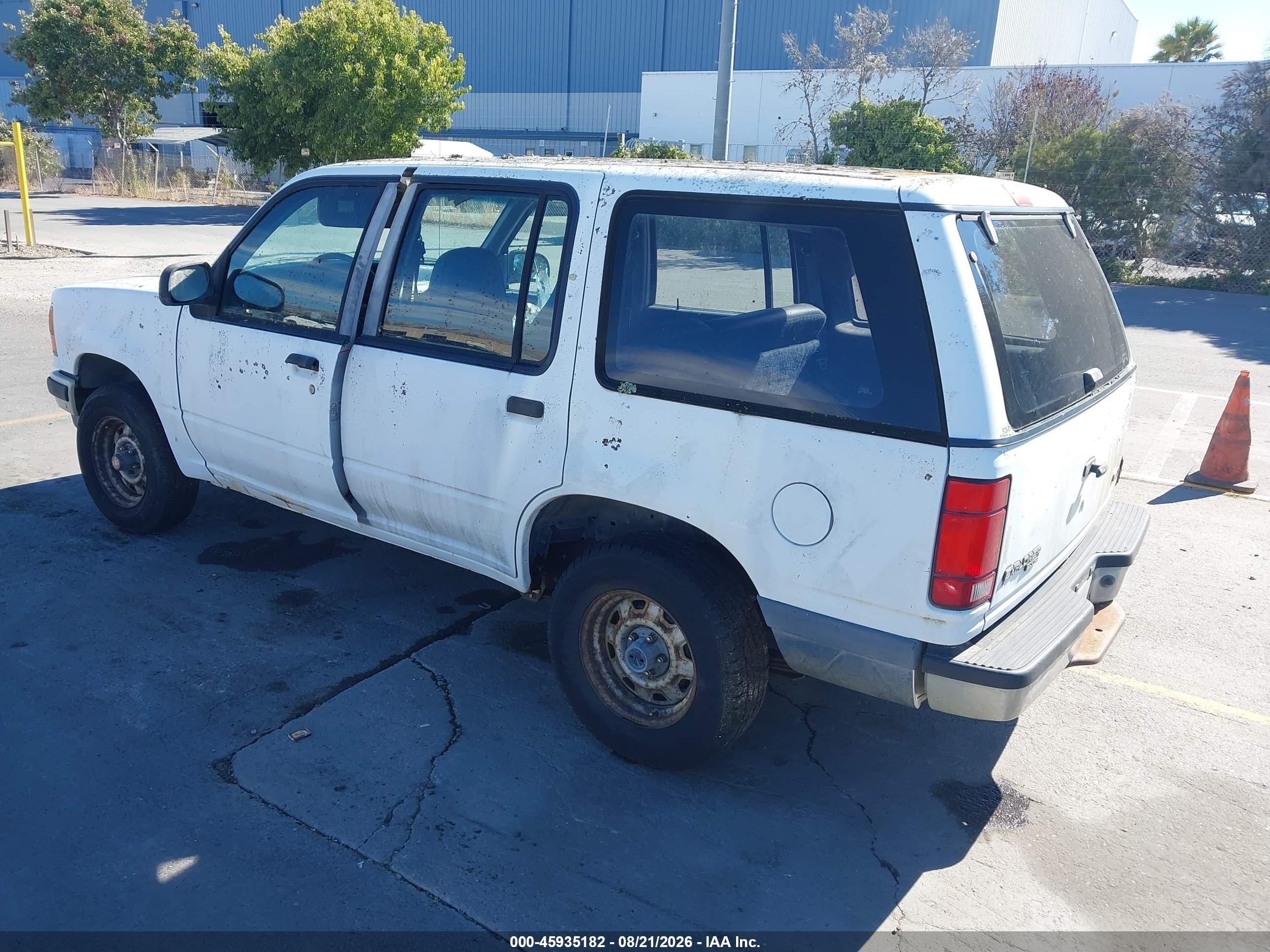 1992 Ford Explorer   White vin: 1FMDU34X1NUB14535