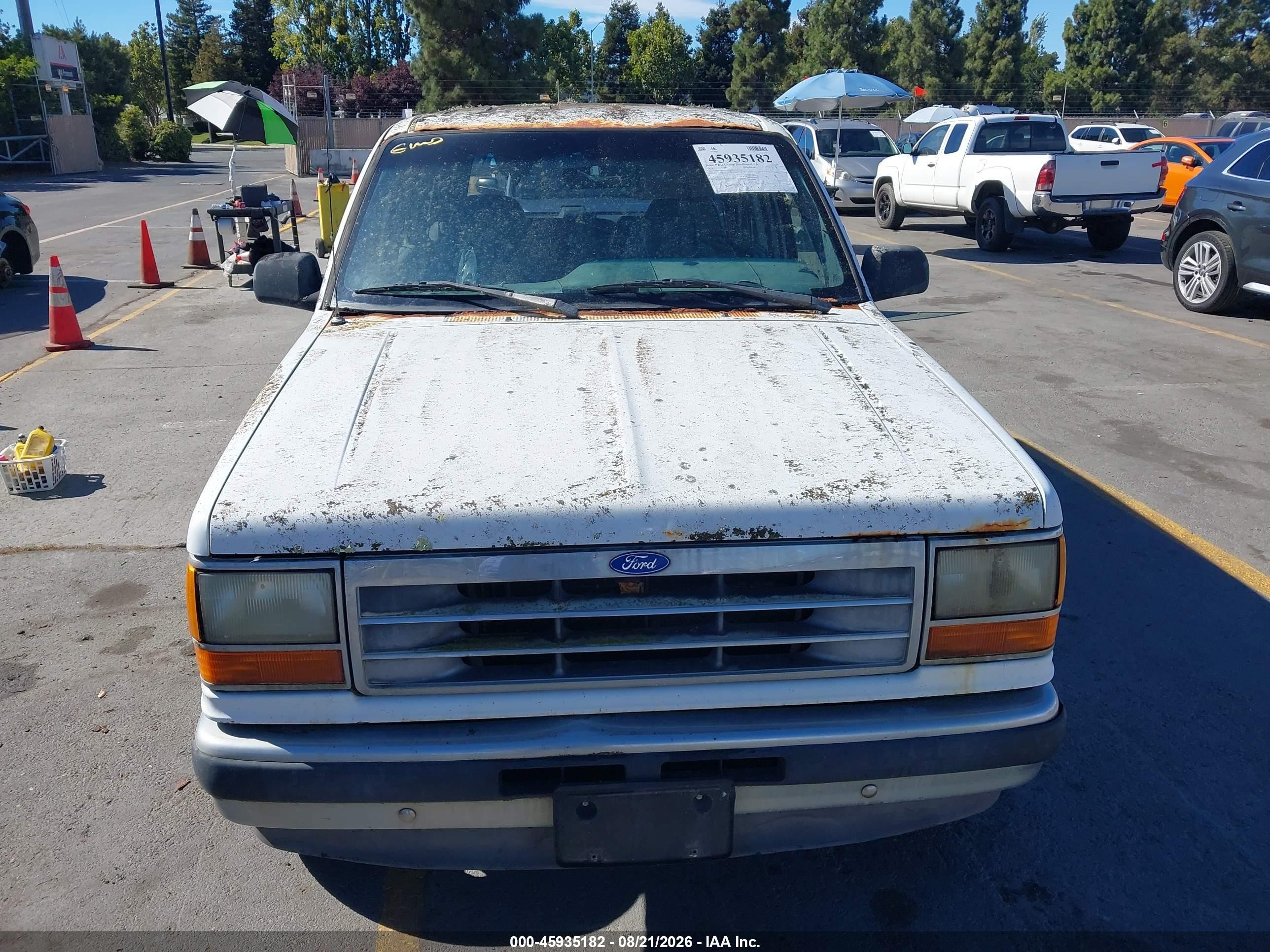 1992 Ford Explorer   White vin: 1FMDU34X1NUB14535