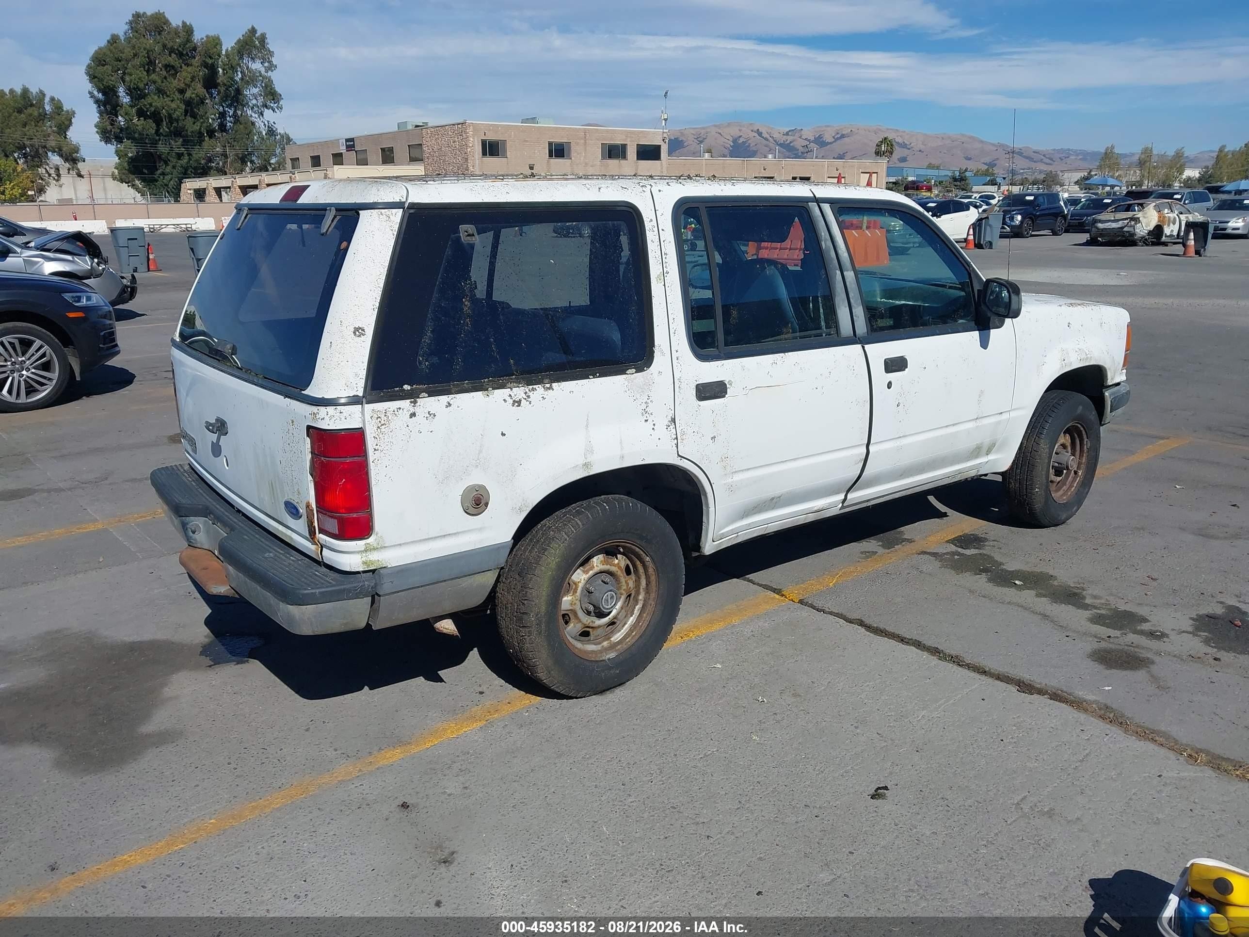 1992 Ford Explorer   White vin: 1FMDU34X1NUB14535