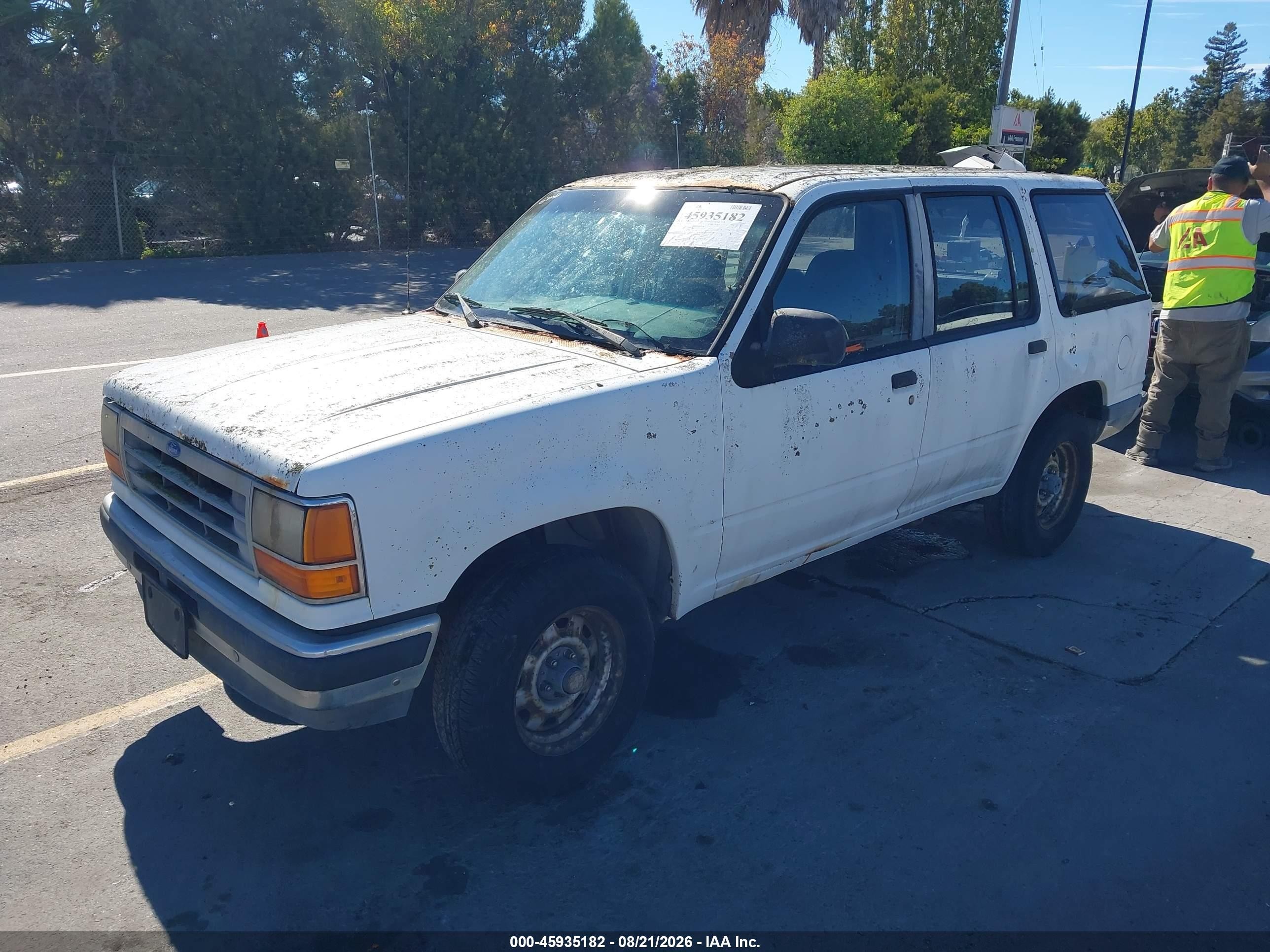 1992 Ford Explorer   White vin: 1FMDU34X1NUB14535