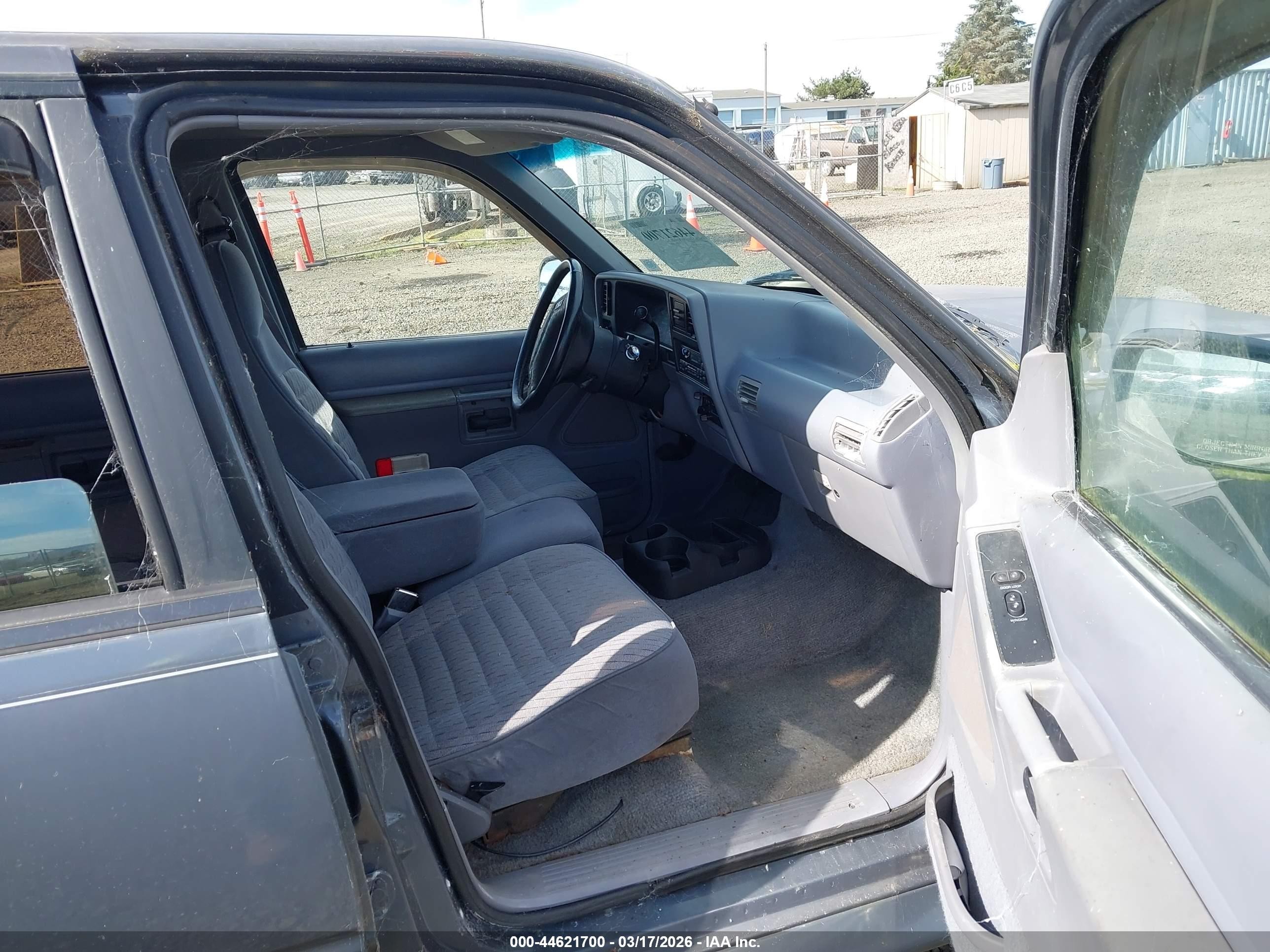 1993 Ford Explorer   Gray vin: 1FMDU34X1PUB48302