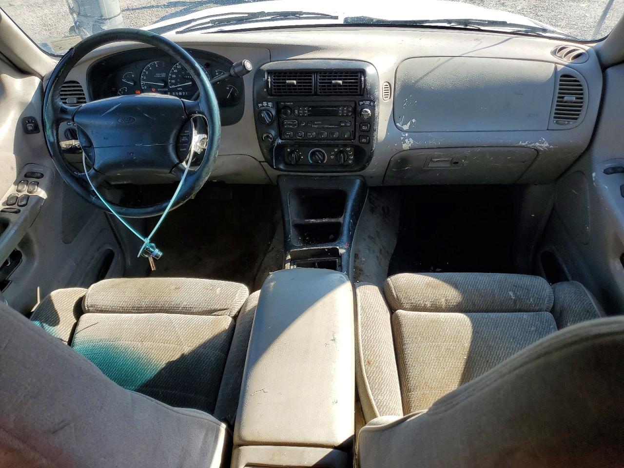 1995 Ford Explorer White vin: 1FMDU34X1SUB95435