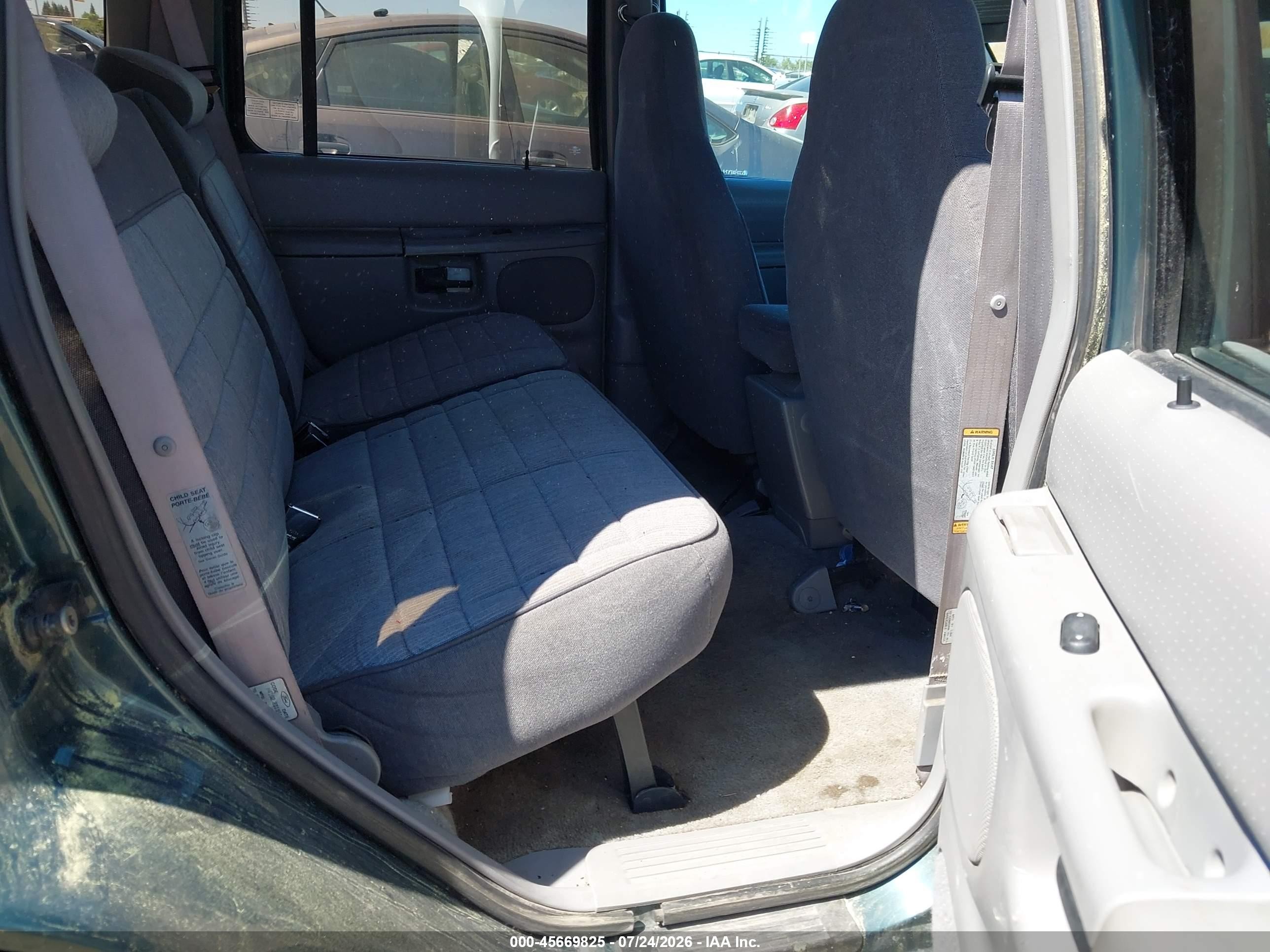 1995 Ford Explorer   Green vin: 1FMDU34X1SZB87466