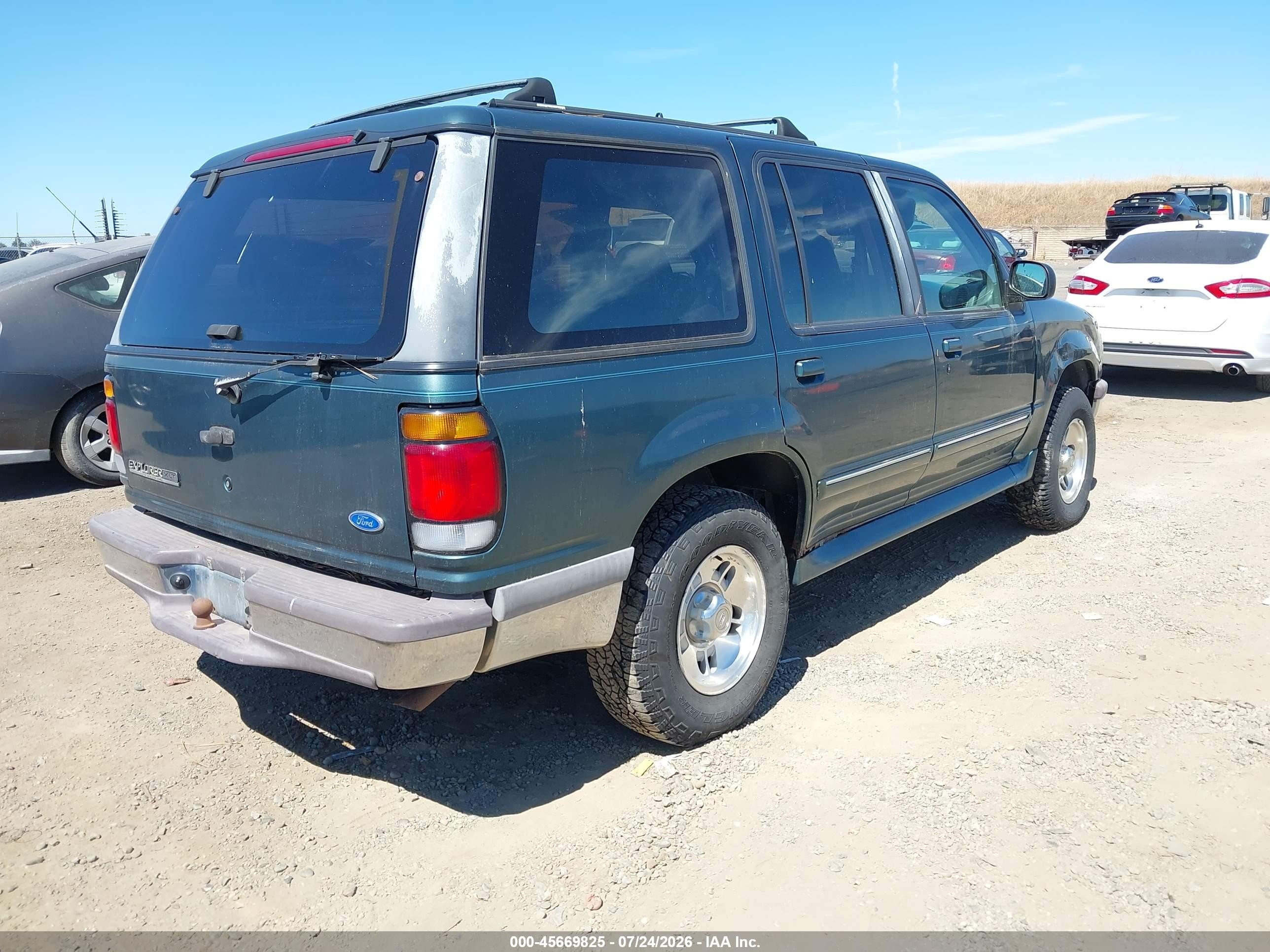 1995 Ford Explorer   Green vin: 1FMDU34X1SZB87466