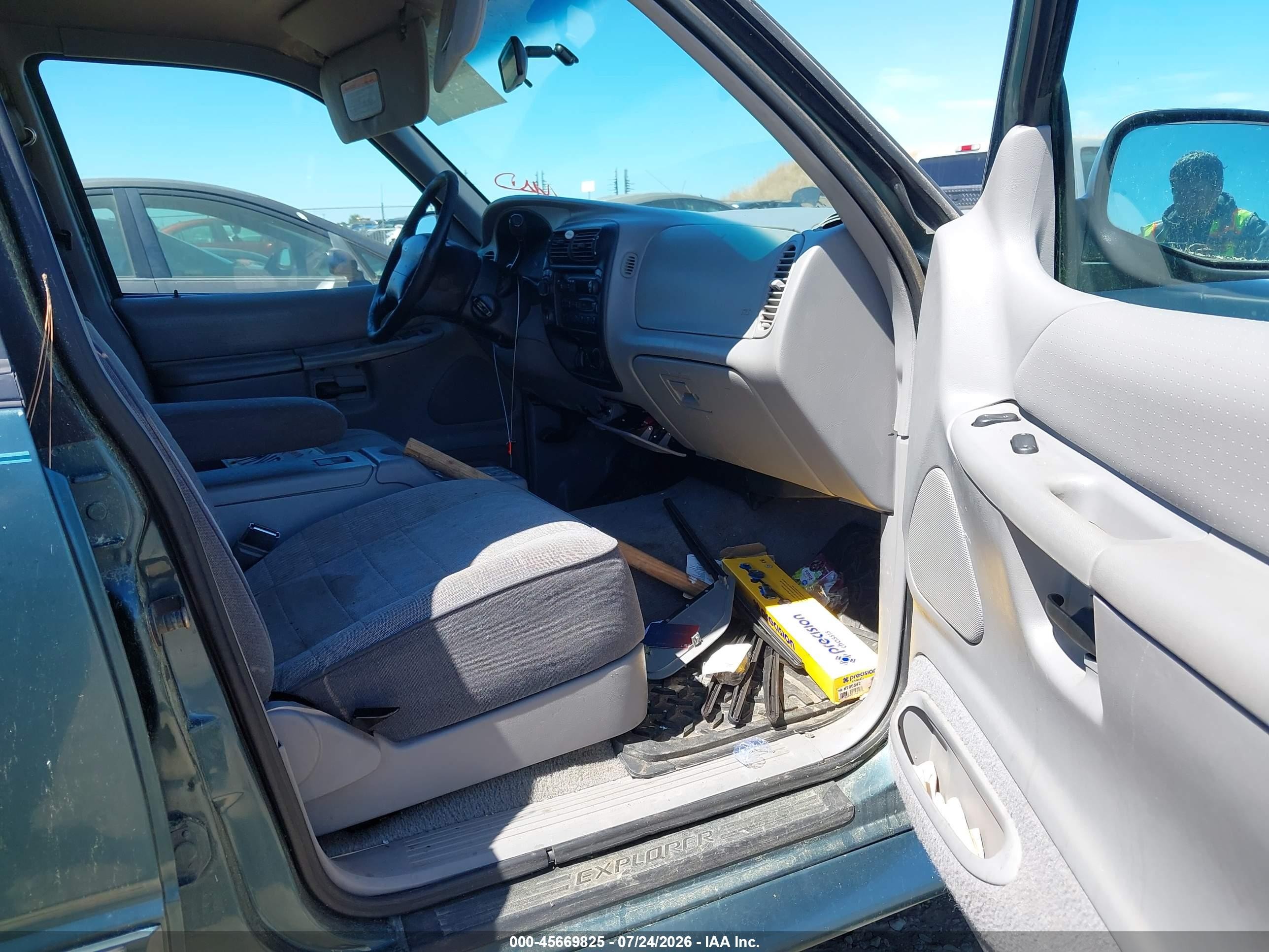 1995 Ford Explorer   Green vin: 1FMDU34X1SZB87466