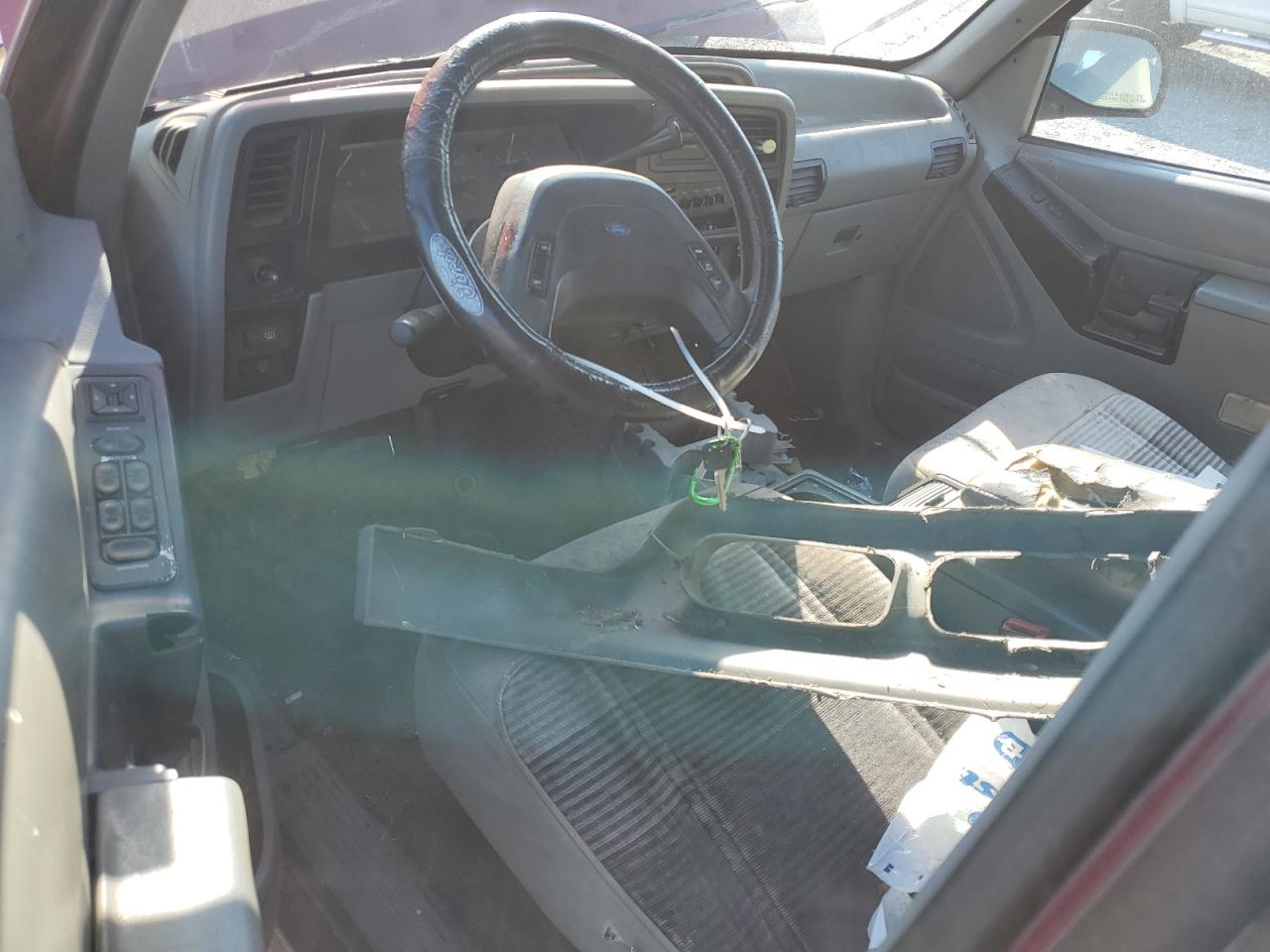 1991 Ford Explorer Двухцветный vin: 1FMDU34X2MUA07525