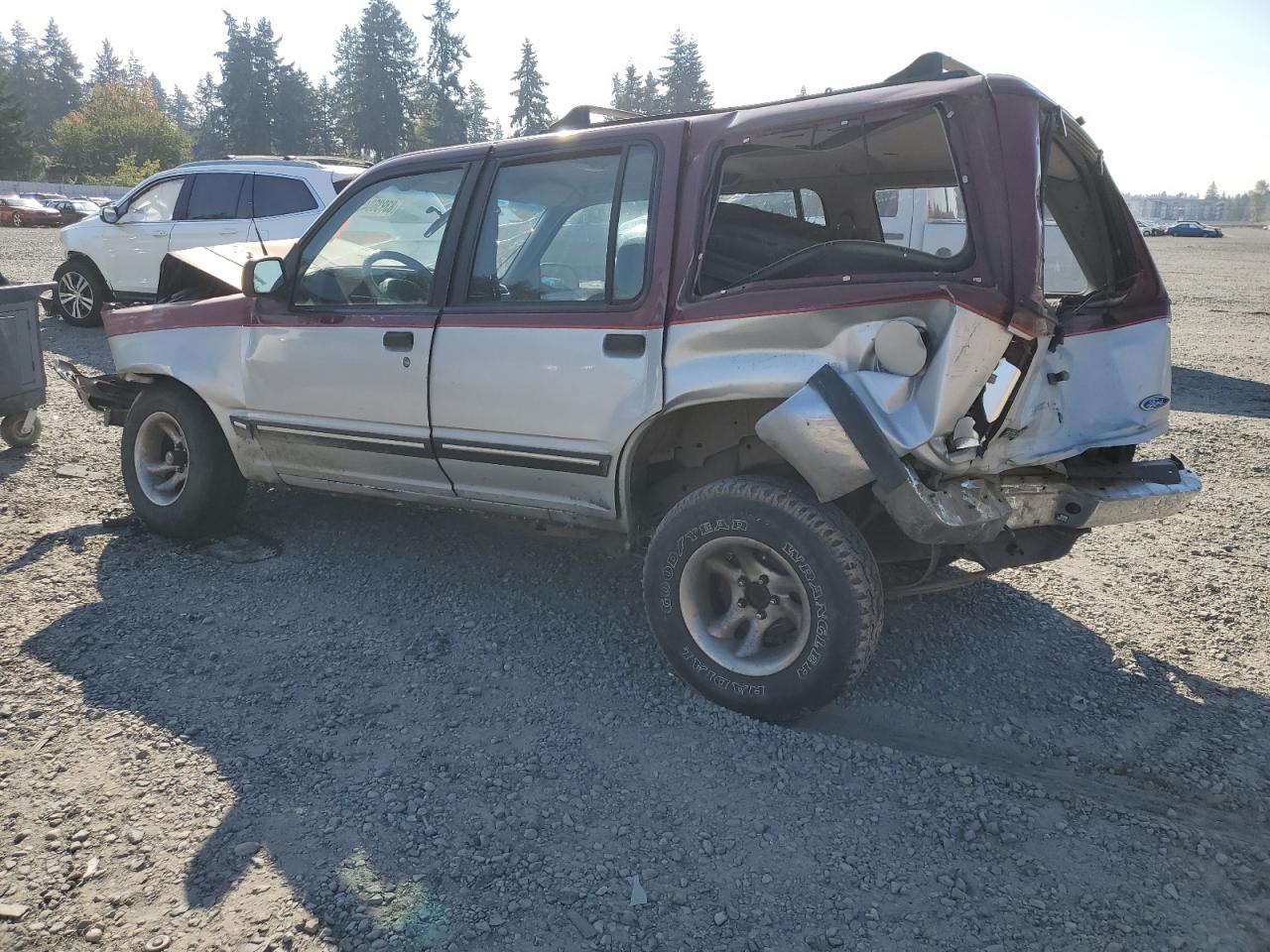 1991 Ford Explorer Двухцветный vin: 1FMDU34X2MUA07525