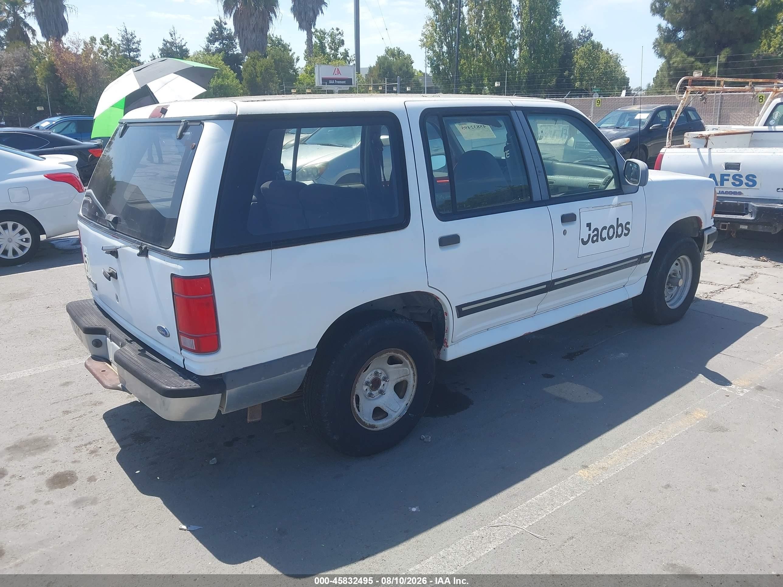 1994 Ford Explorer   White vin: 1FMDU34X2RUA87173