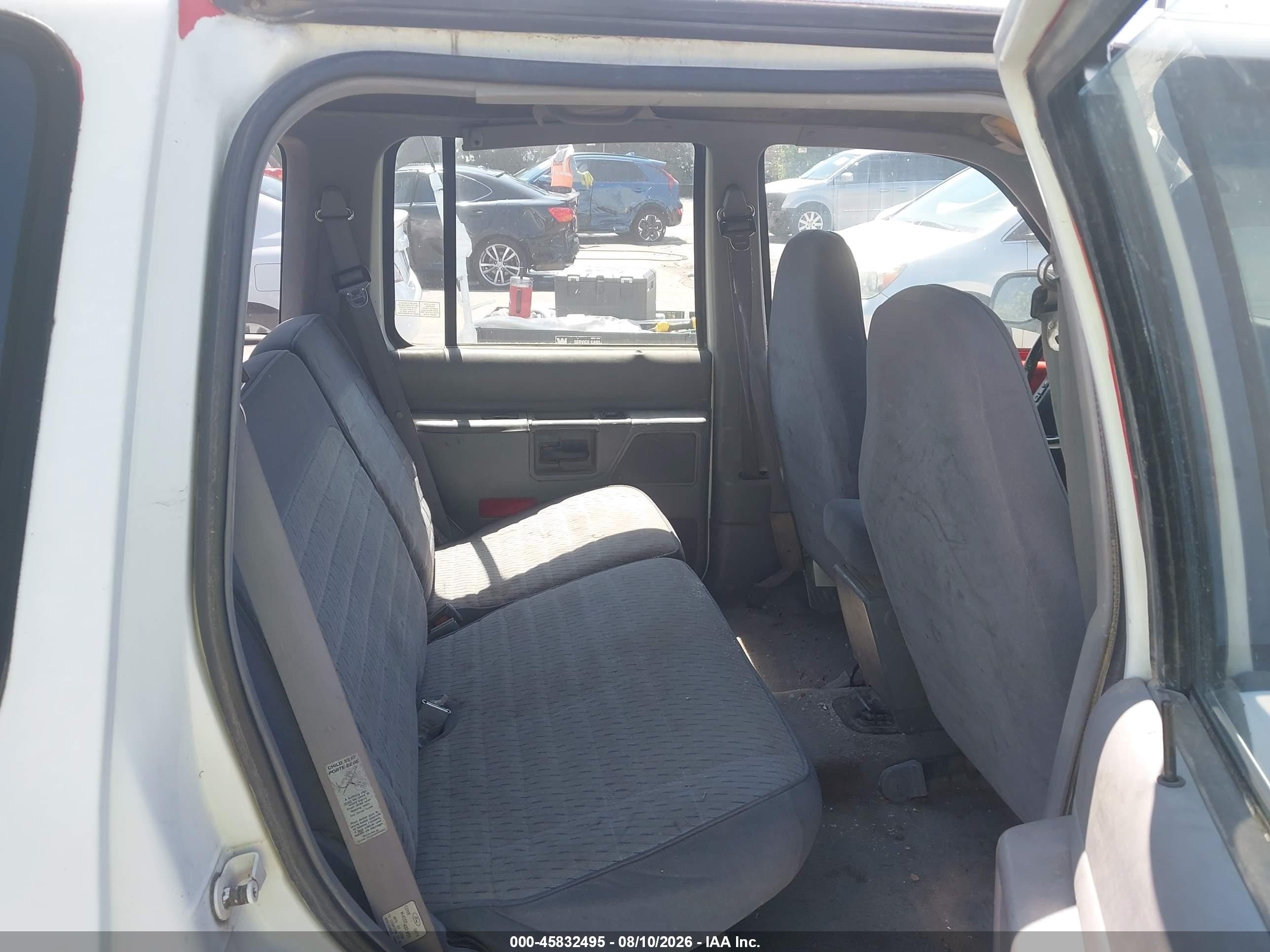 1994 Ford Explorer   White vin: 1FMDU34X2RUA87173