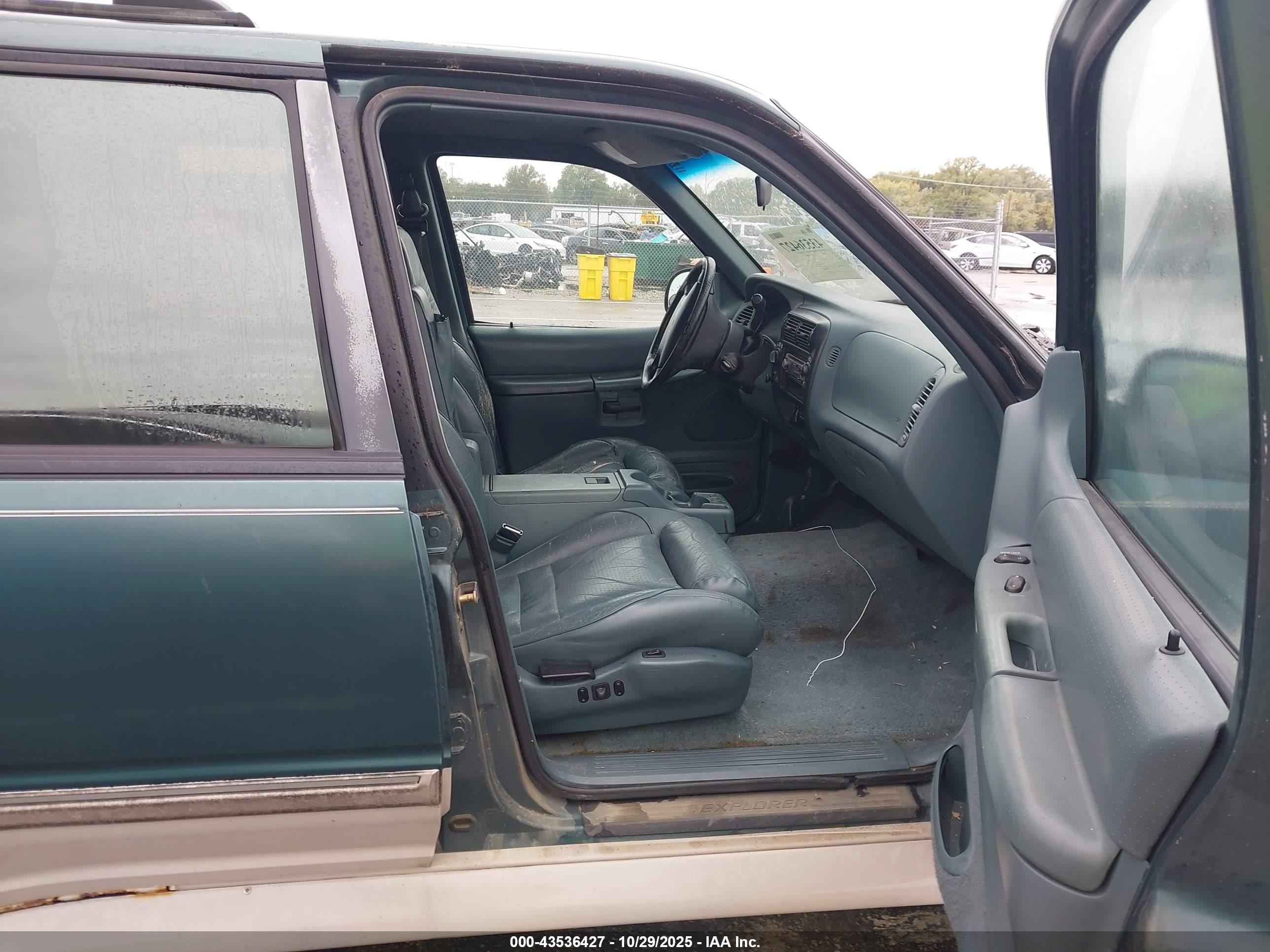1995 Ford Explorer   Blue vin: 1FMDU34X2SZA79941