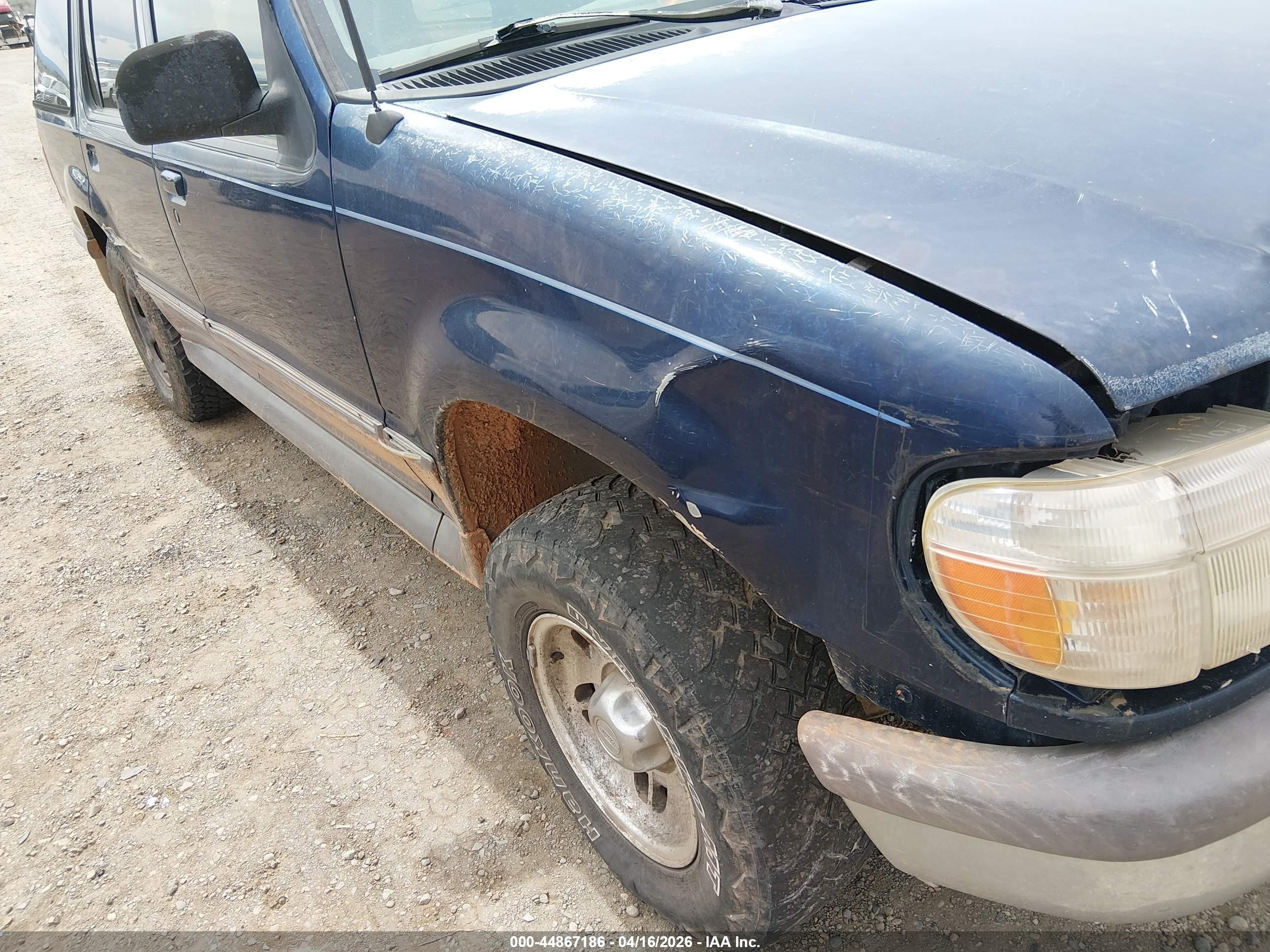 1995 Ford Explorer   Blue vin: 1FMDU34X2SZB30614