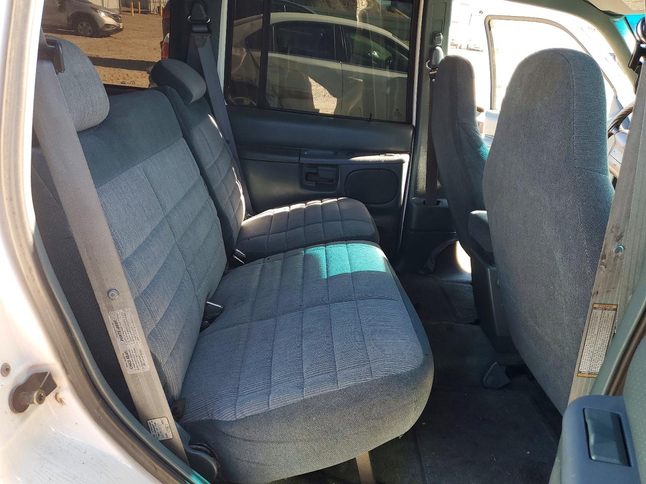 1996 Ford Explorer White vin: 1FMDU34X2TZA58721