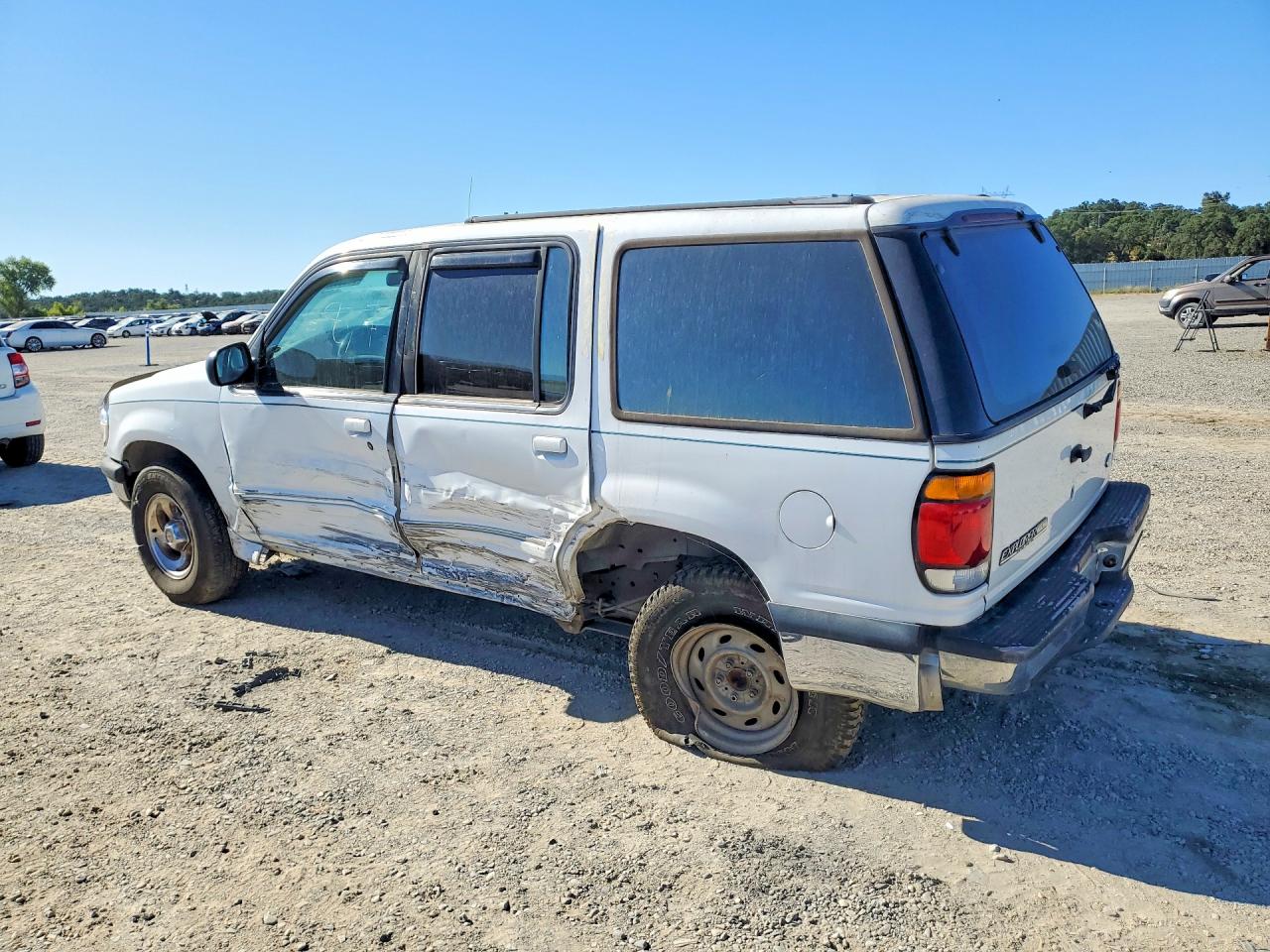 1996 Ford Explorer White vin: 1FMDU34X2TZA58721