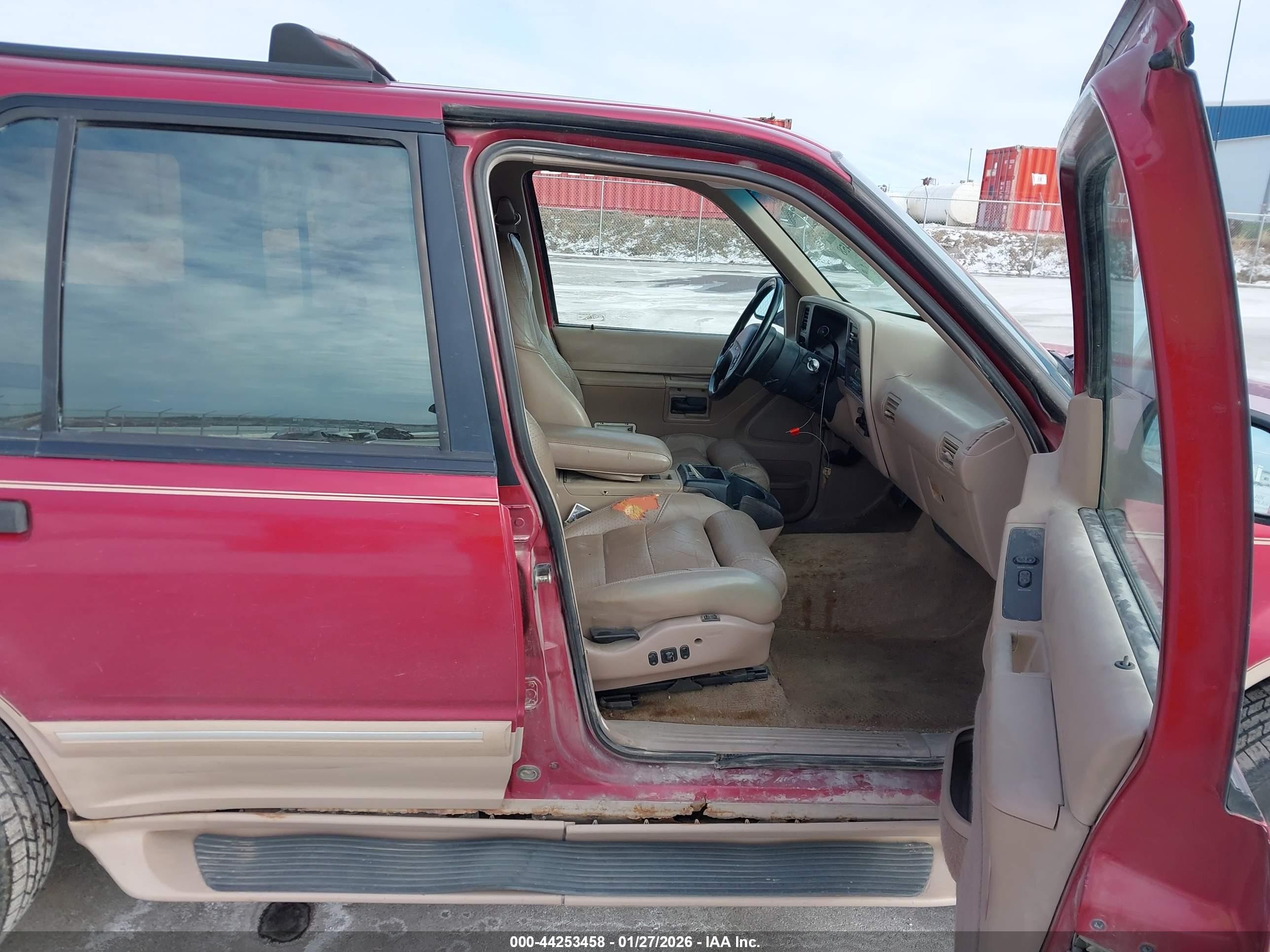 1994 Ford Explorer   Red vin: 1FMDU34X3RUA69412