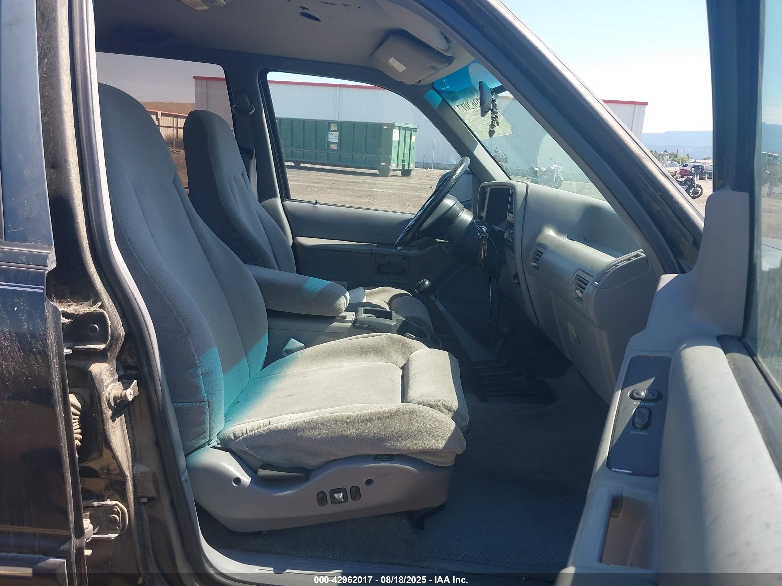1994 Ford Explorer   Black vin: 1FMDU34X3RUB56176
