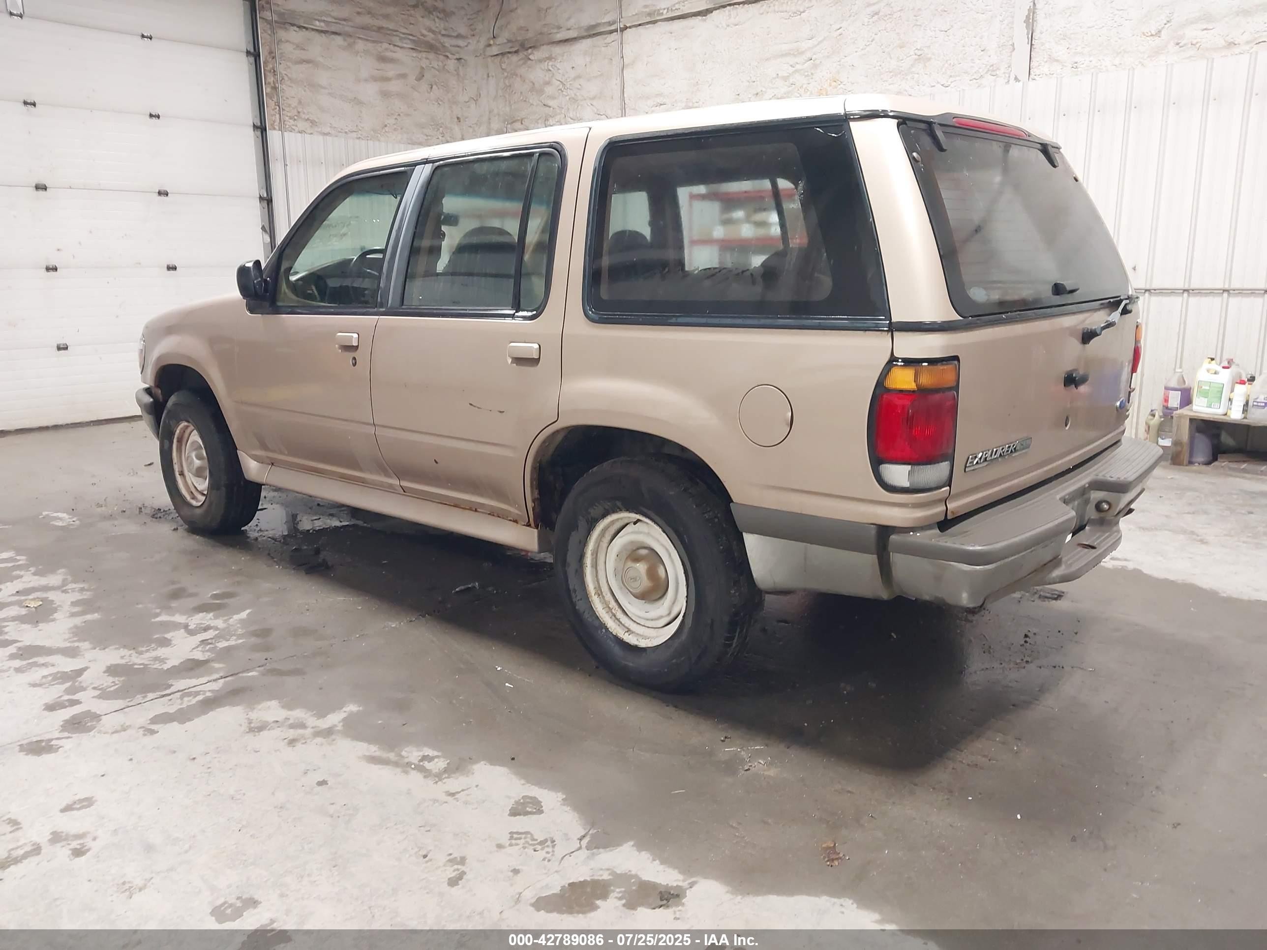 1995 Ford Explorer   Gold vin: 1FMDU34X3SUB07503