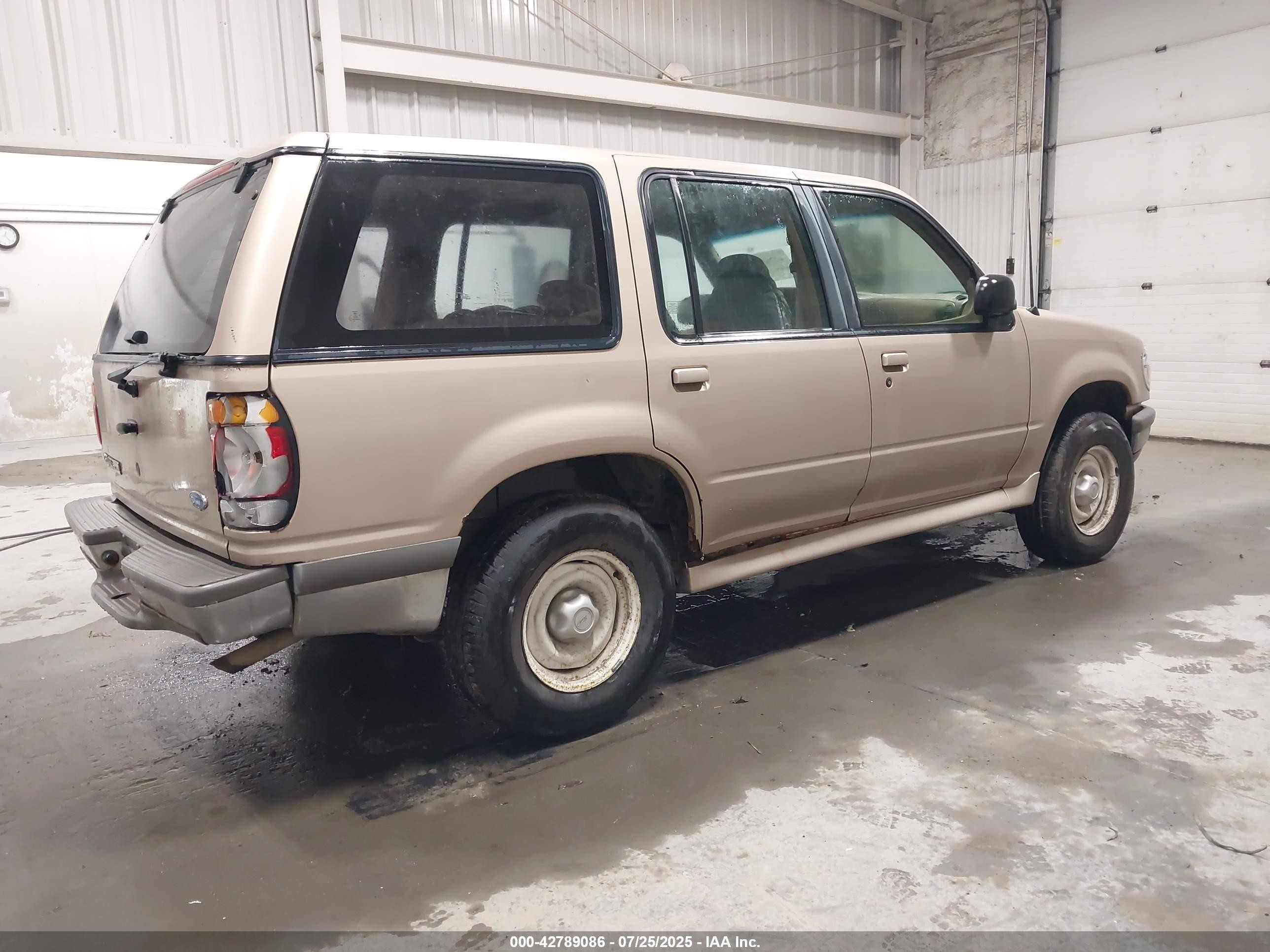 1995 Ford Explorer   Gold vin: 1FMDU34X3SUB07503