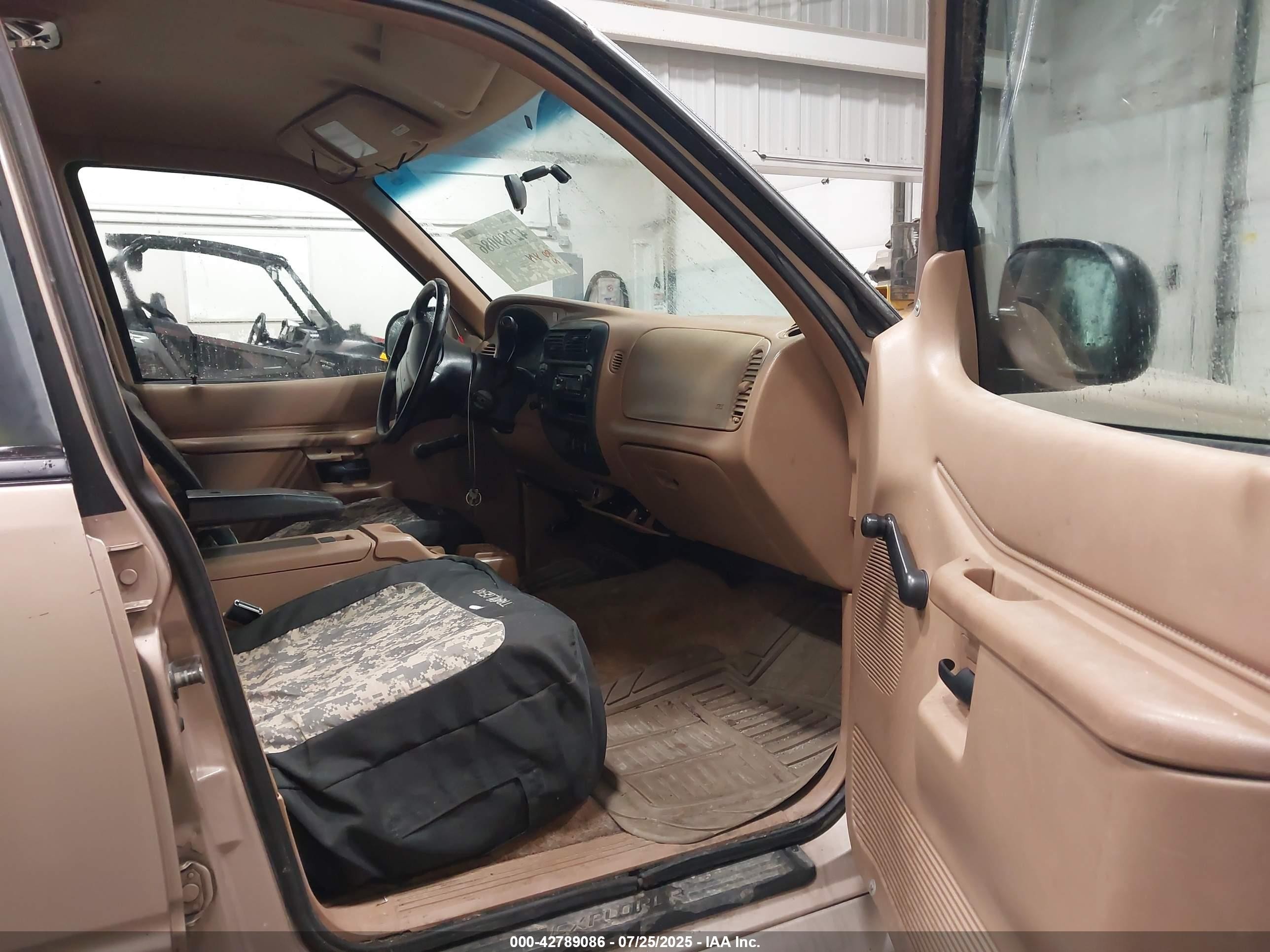 1995 Ford Explorer   Gold vin: 1FMDU34X3SUB07503