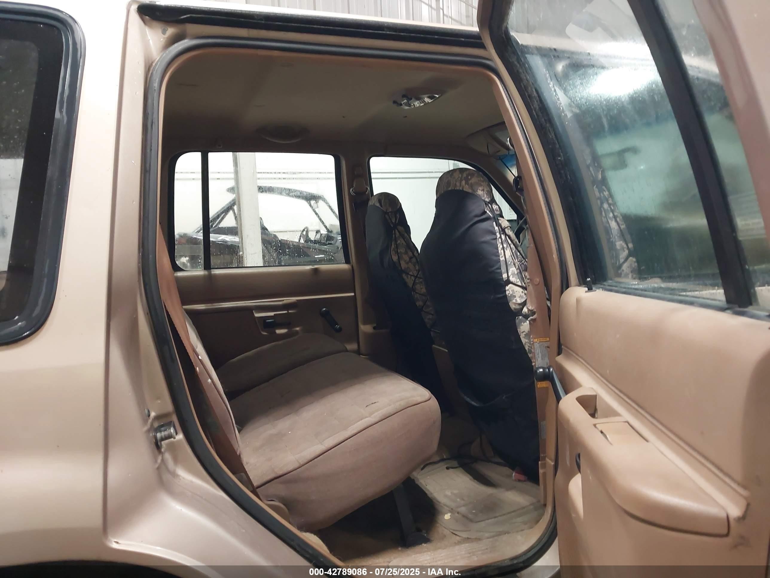 1995 Ford Explorer   Gold vin: 1FMDU34X3SUB07503