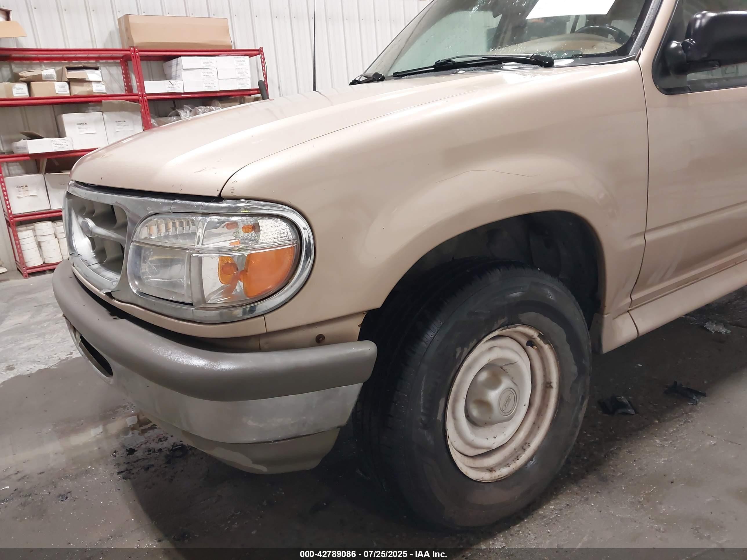 1995 Ford Explorer   Gold vin: 1FMDU34X3SUB07503
