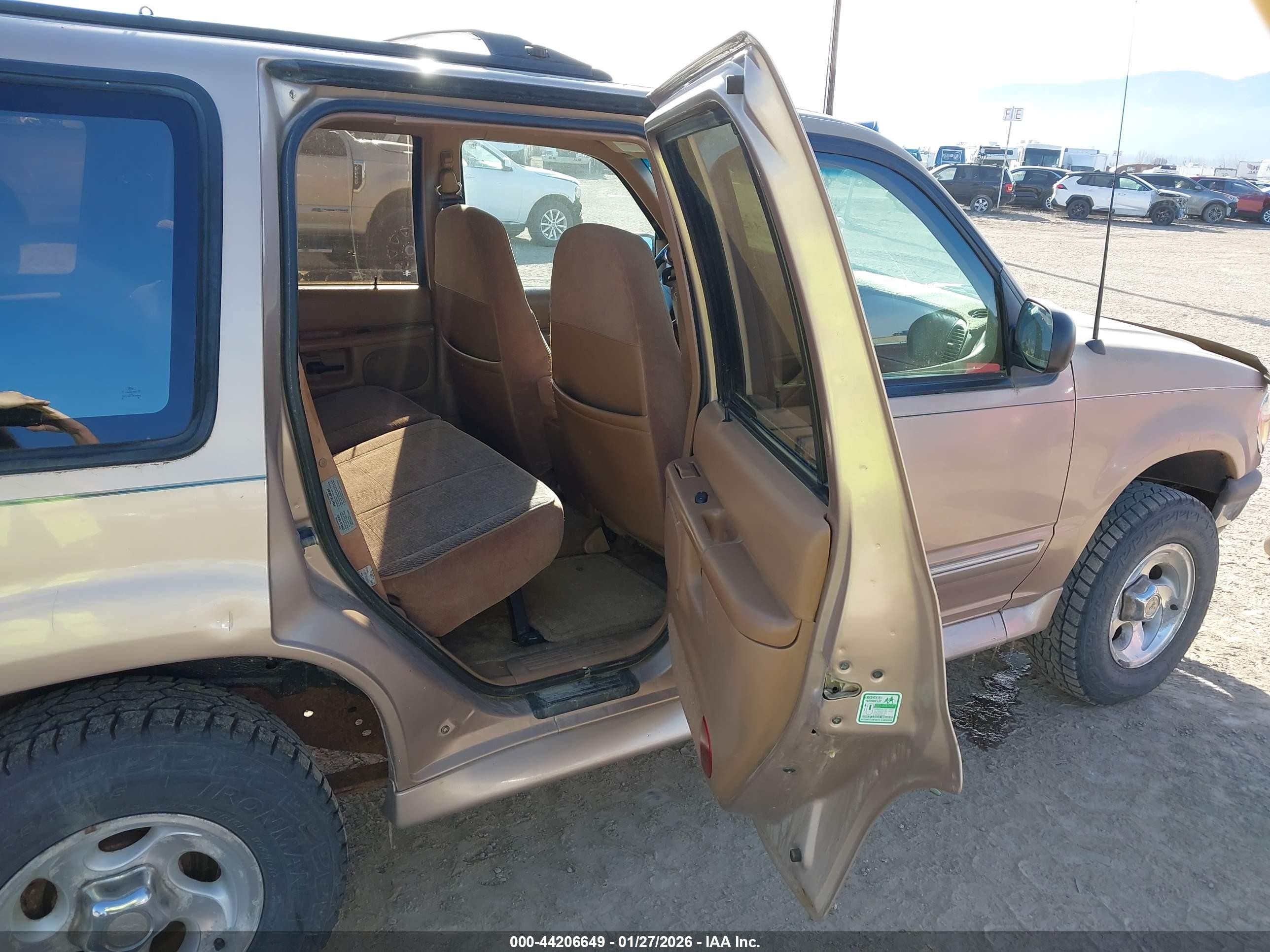 1996 Ford Explorer   Gold vin: 1FMDU34X3TUA04874