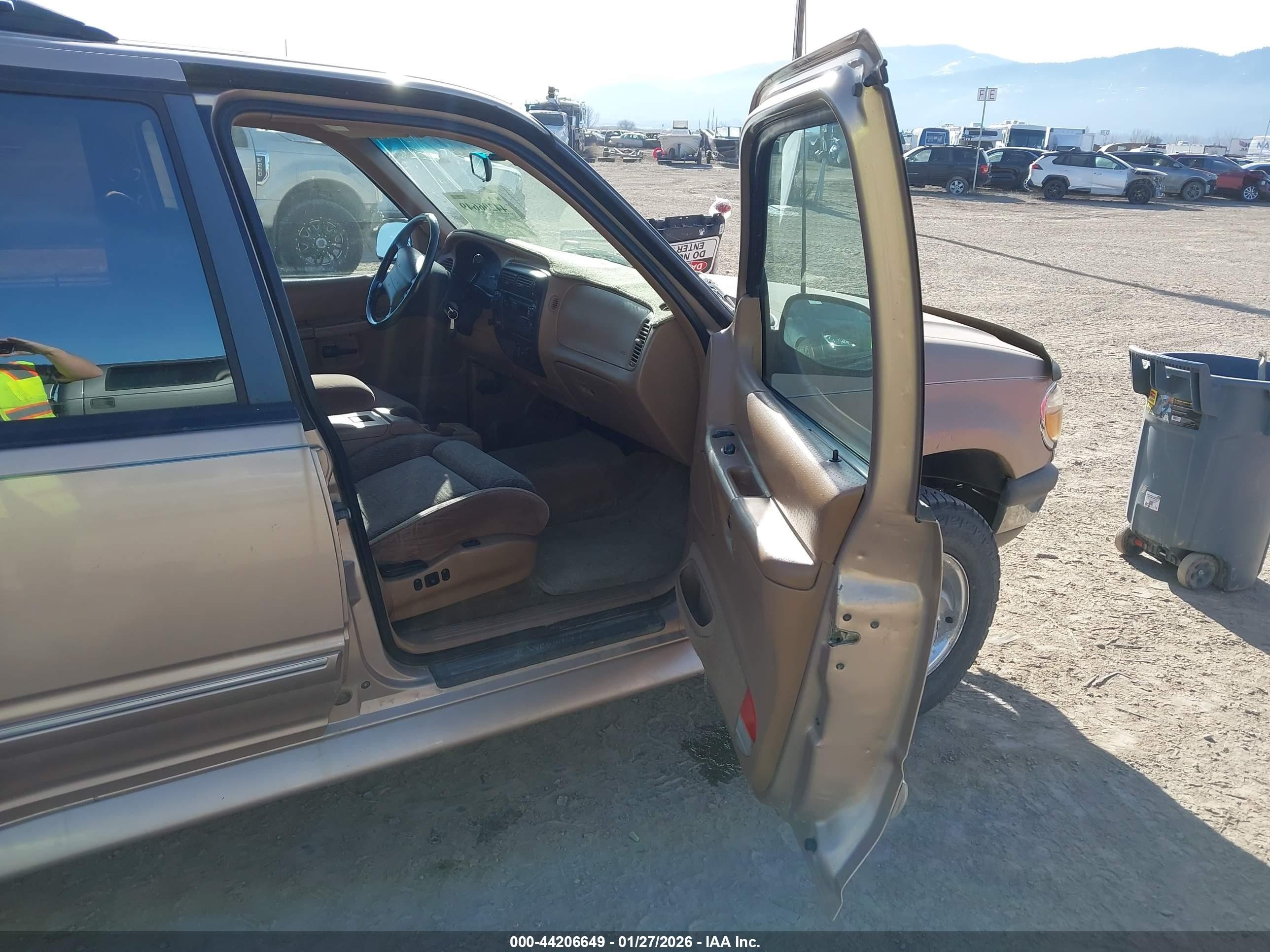 1996 Ford Explorer   Gold vin: 1FMDU34X3TUA04874
