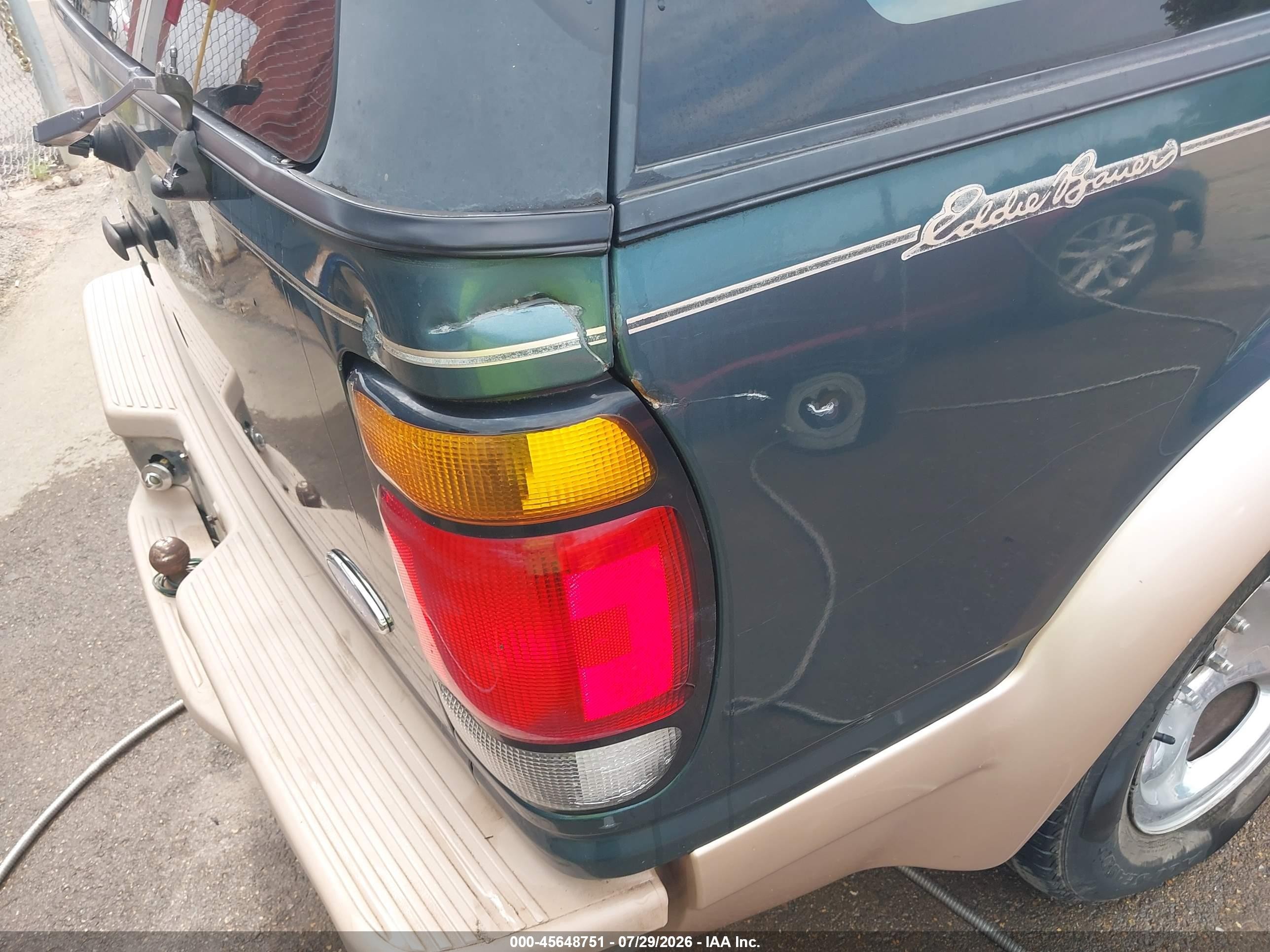 1996 Ford Explorer   Green vin: 1FMDU34X3TUD45885