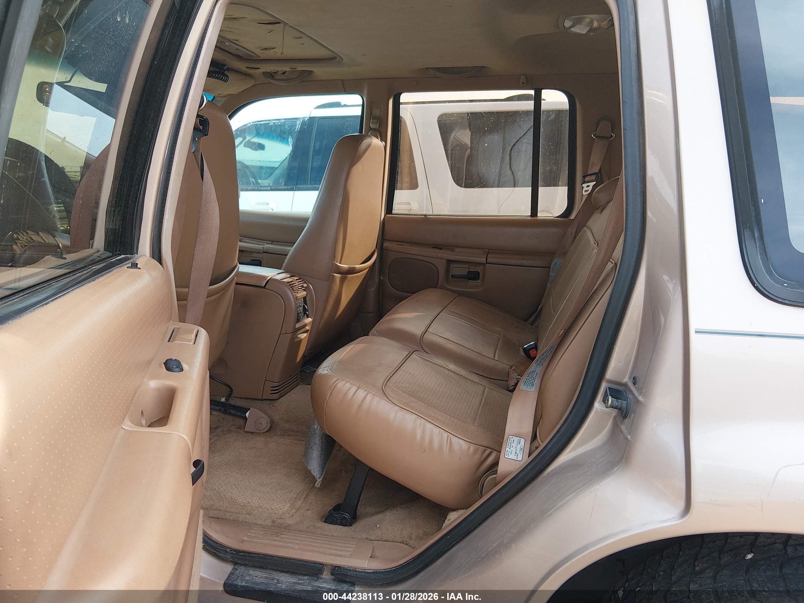 1996 Ford Explorer   Бежевый vin: 1FMDU34X3TZA32919