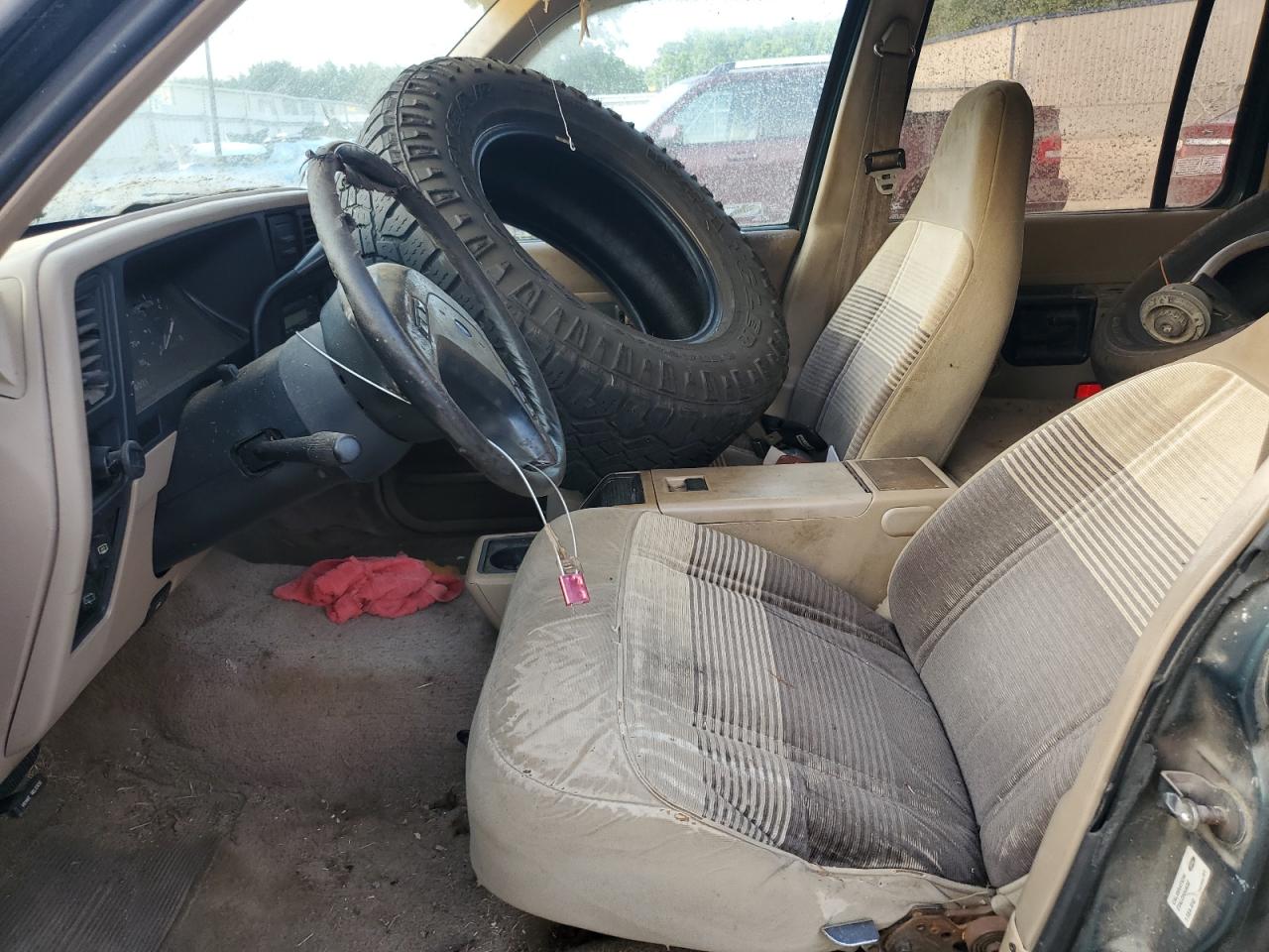 1991 Ford Explorer    Зеленый vin: 1FMDU34X4MUD75057