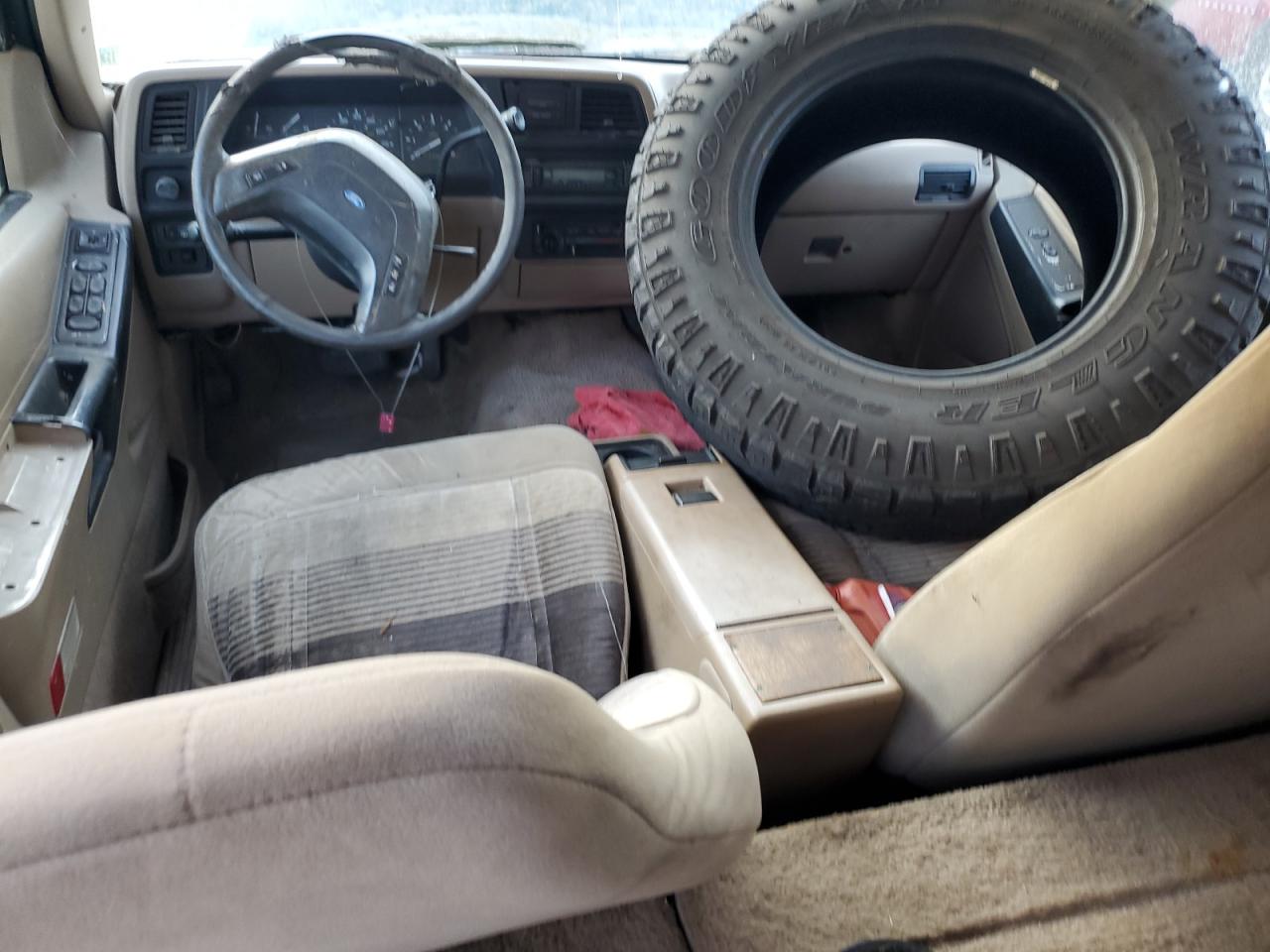 1991 Ford Explorer    Зеленый vin: 1FMDU34X4MUD75057