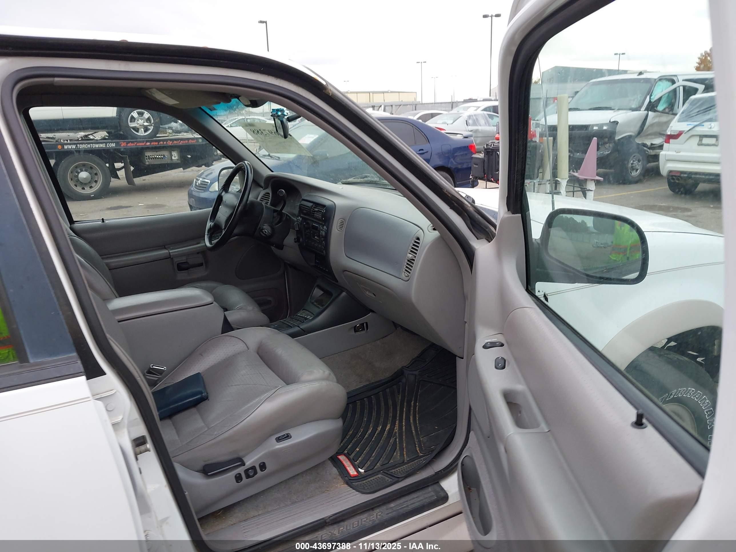 1995 Ford Explorer   White vin: 1FMDU34X4SZB17251