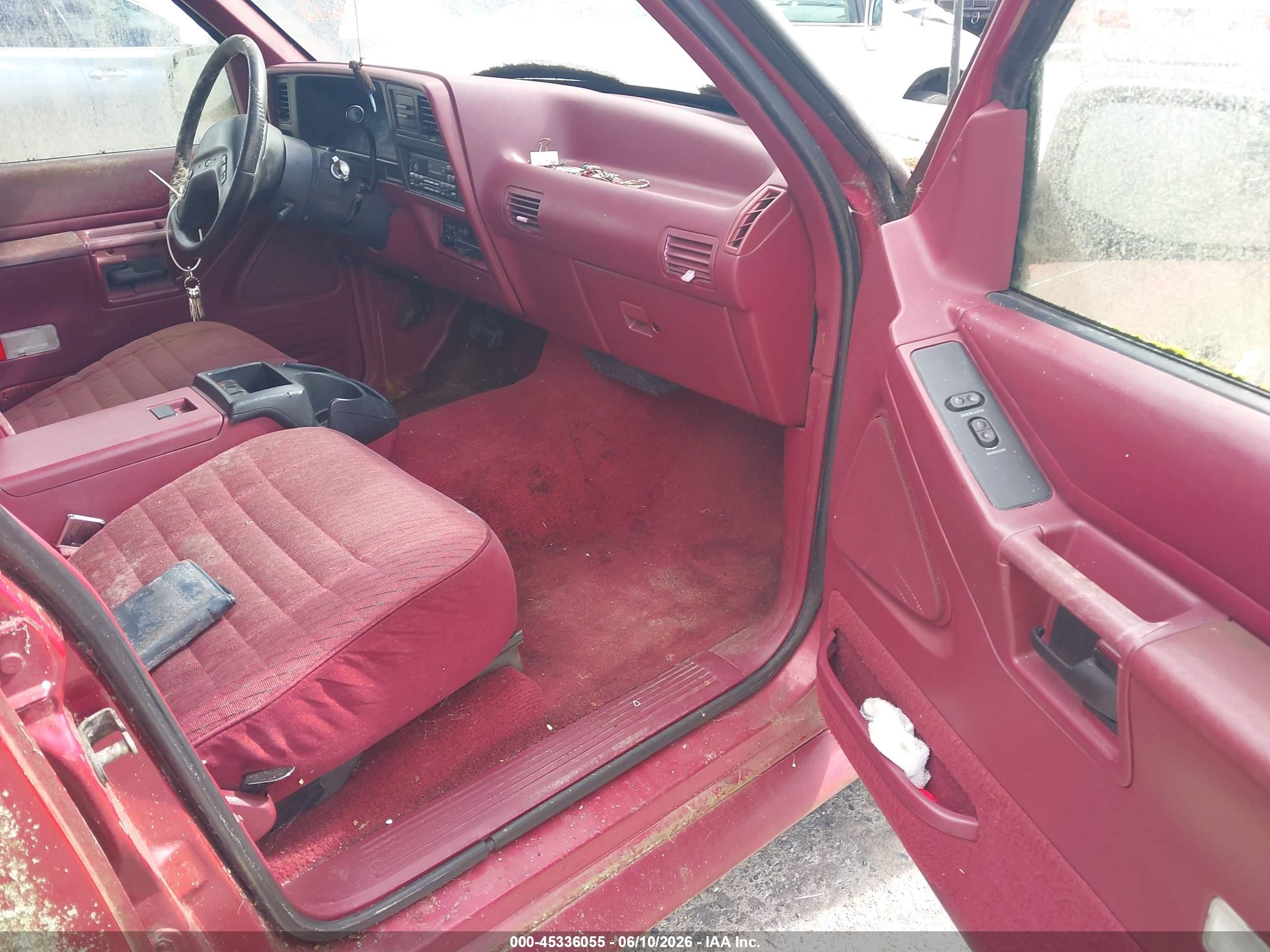 1994 Ford Explorer   Red vin: 1FMDU34X5RUA87555