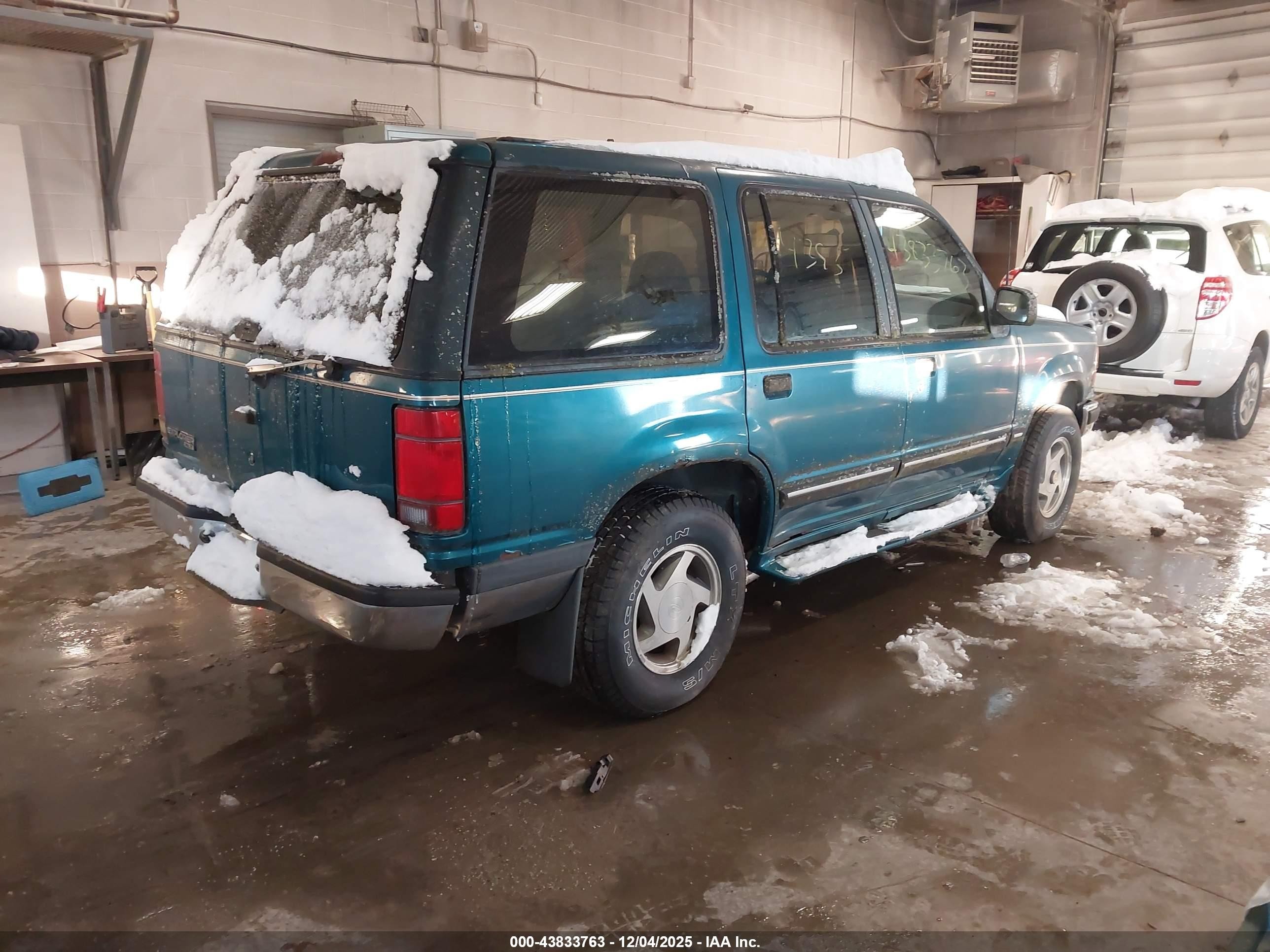 1994 Ford Explorer   Green vin: 1FMDU34X5RUB05567