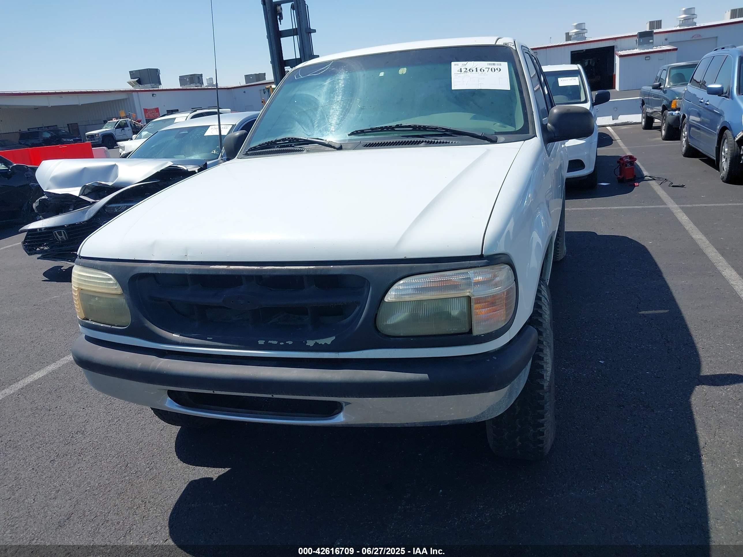 1995 Ford Explorer   White vin: 1FMDU34X5SUA96567