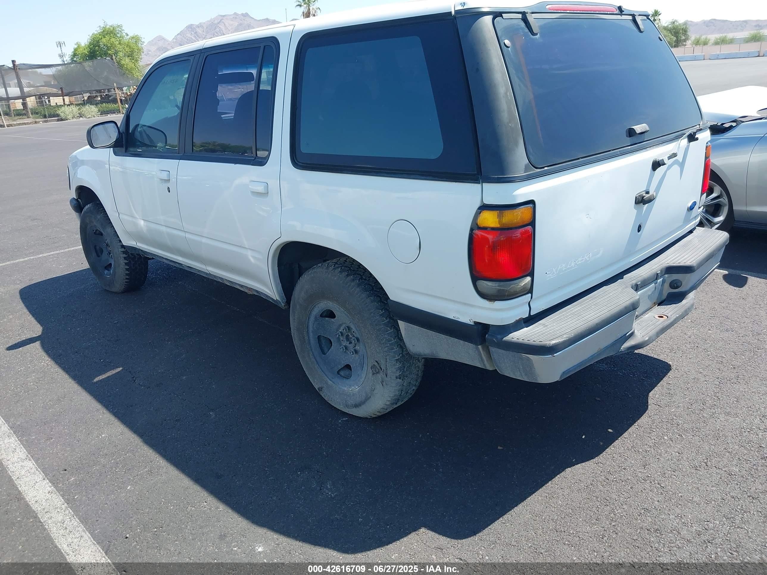 1995 Ford Explorer   White vin: 1FMDU34X5SUA96567