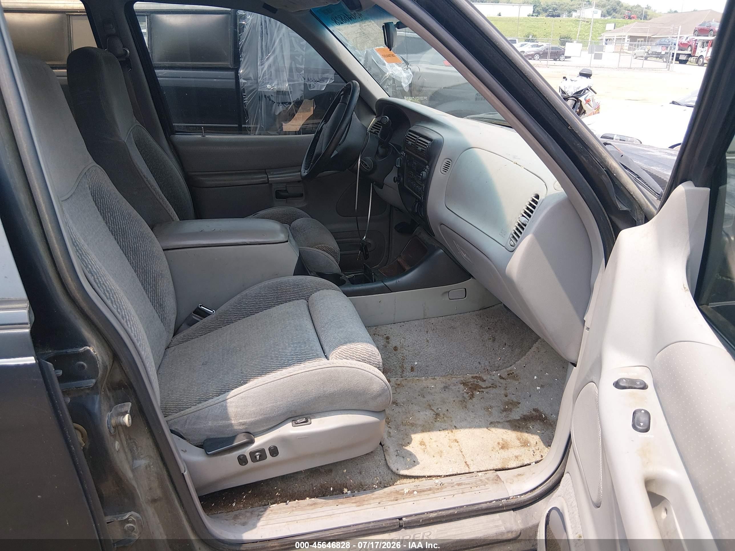 1996 Ford Explorer   Black vin: 1FMDU34X5TUB82236