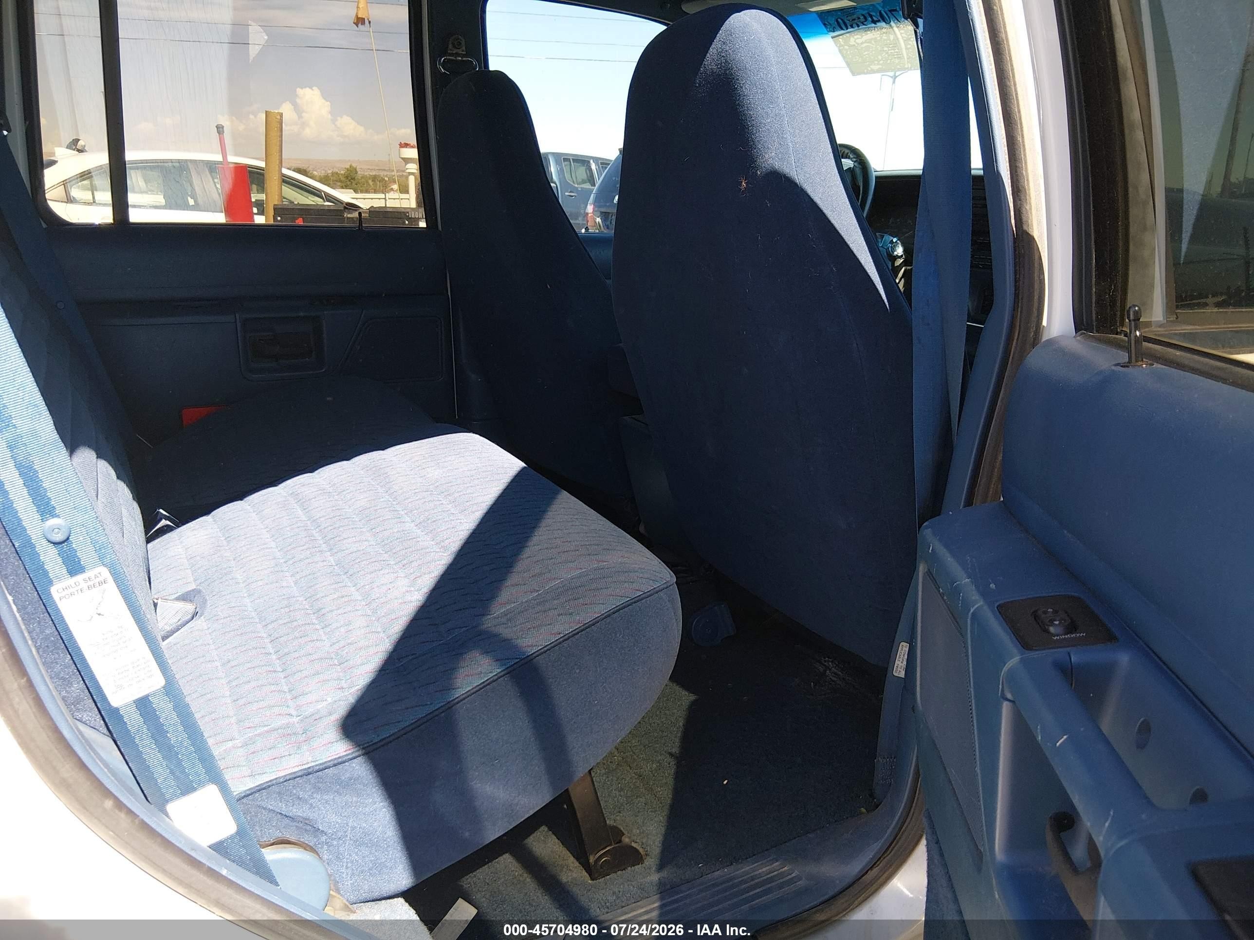 1993 Ford Explorer   White vin: 1FMDU34X6PUA26311