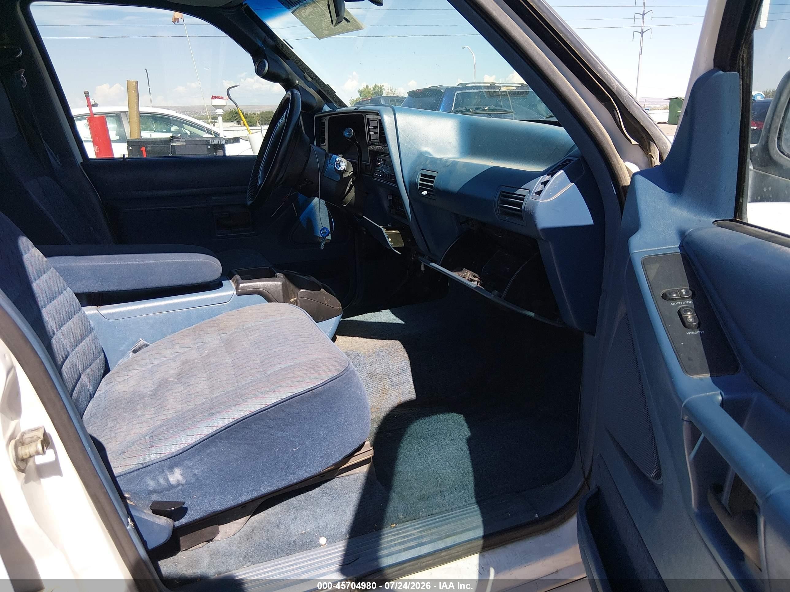 1993 Ford Explorer   White vin: 1FMDU34X6PUA26311