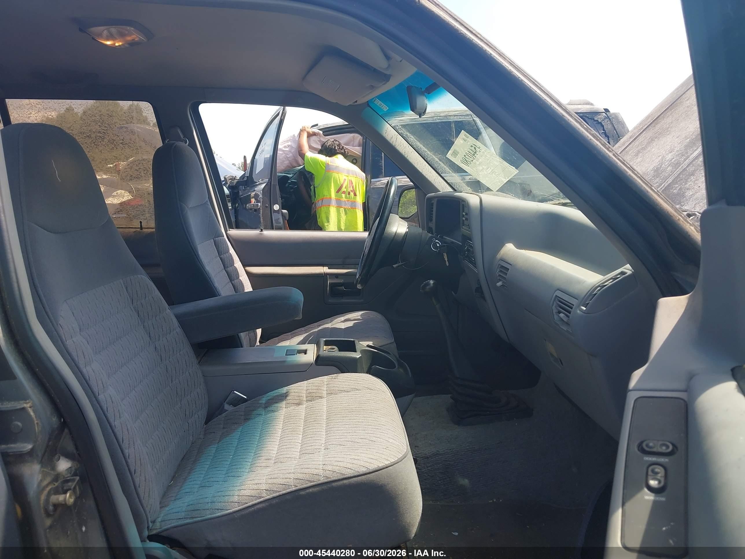 1993 Ford Explorer   Gray vin: 1FMDU34X6PUA93006