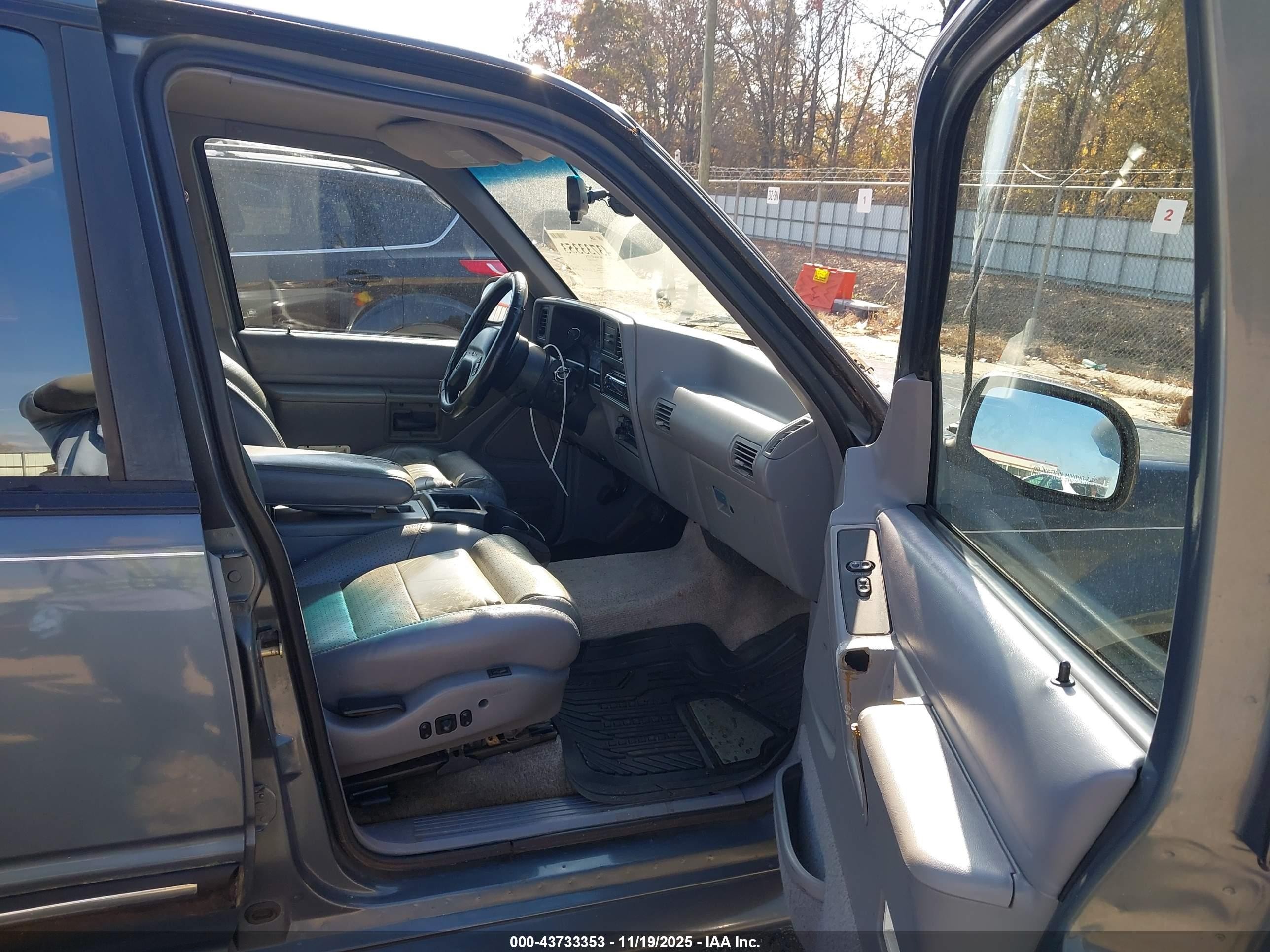 1994 Ford Explorer   Gray vin: 1FMDU34X6RUB10986