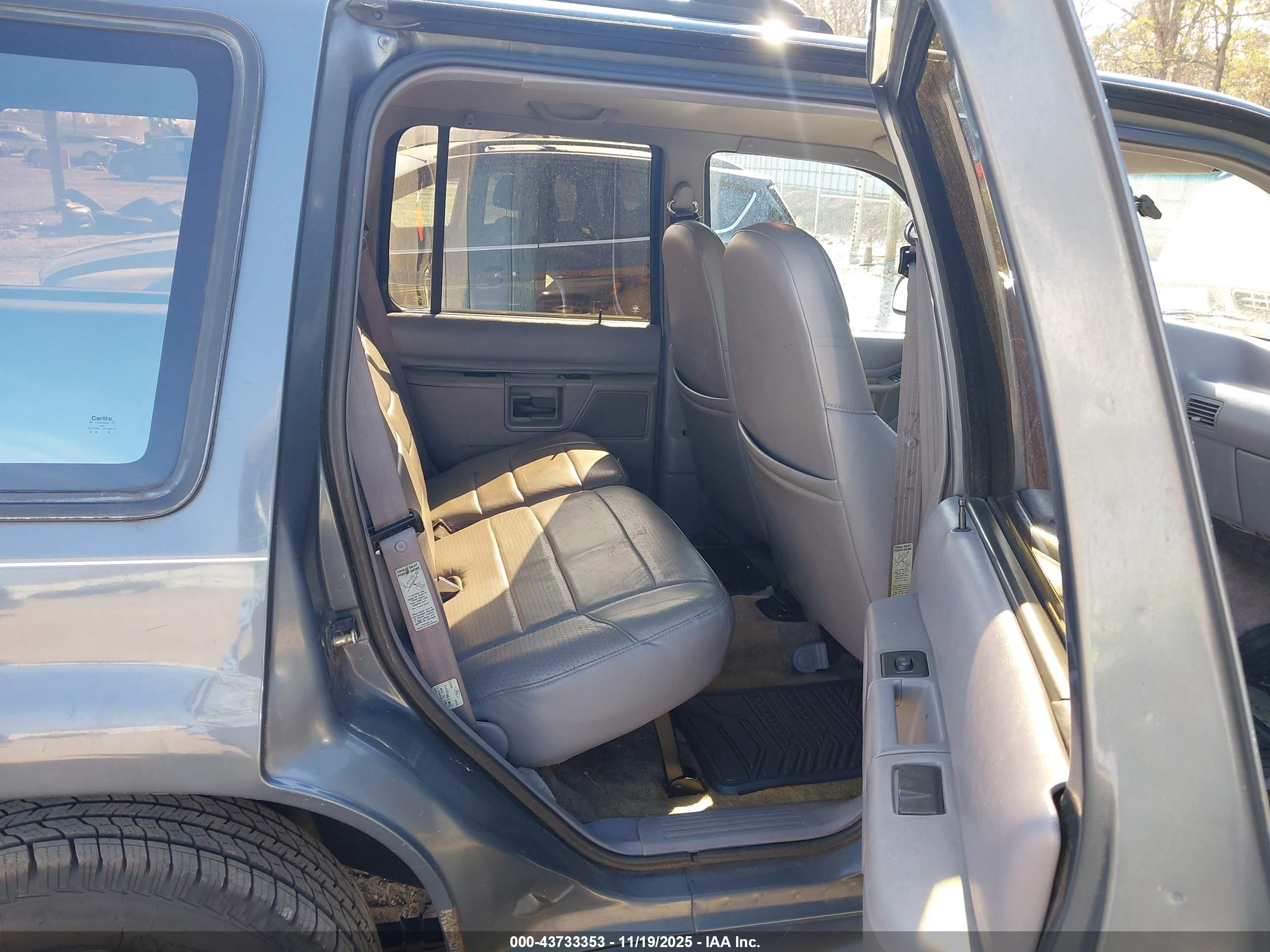 1994 Ford Explorer   Gray vin: 1FMDU34X6RUB10986