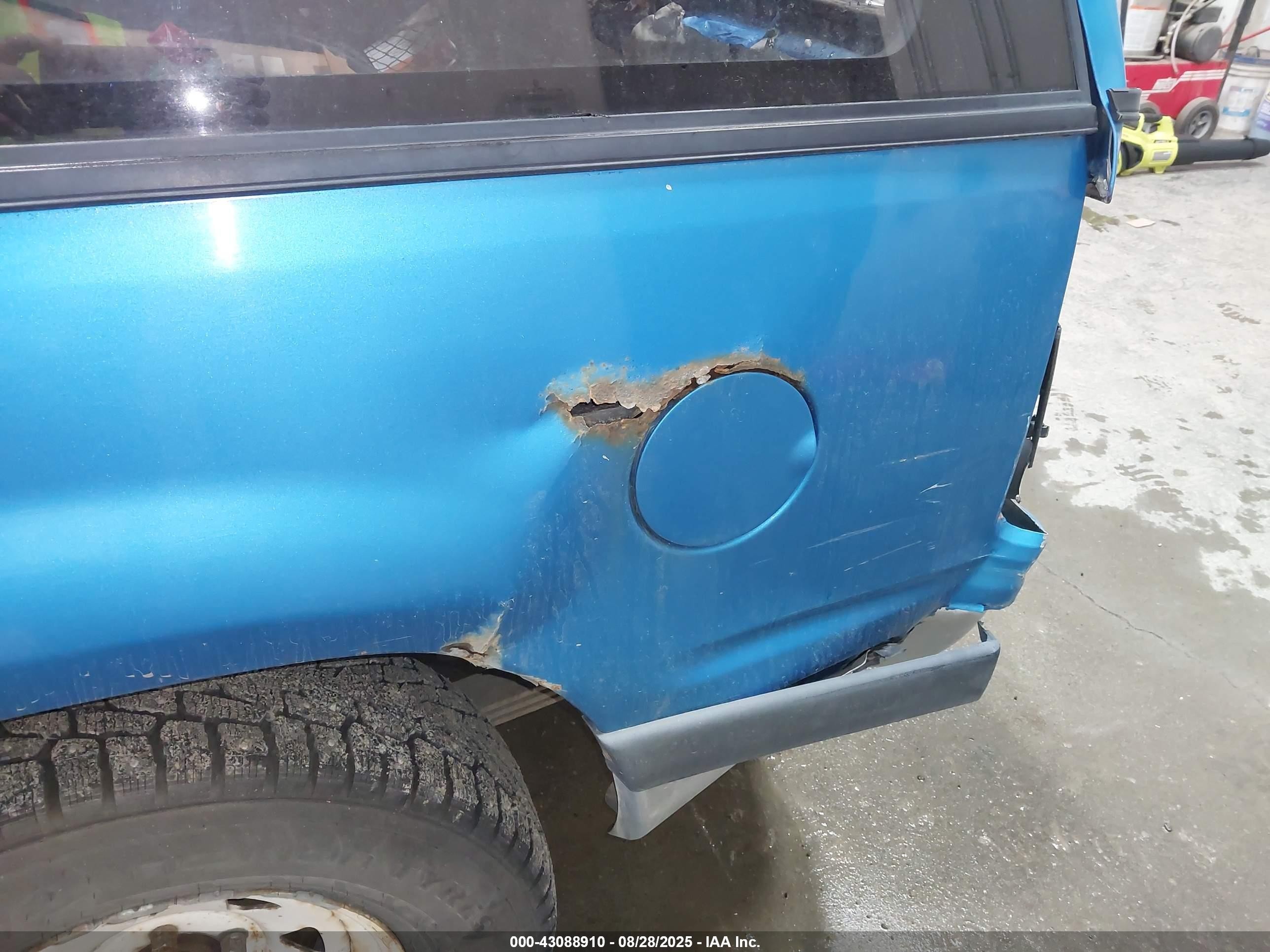 1994 Ford Explorer   Blue vin: 1FMDU34X6RUB37430