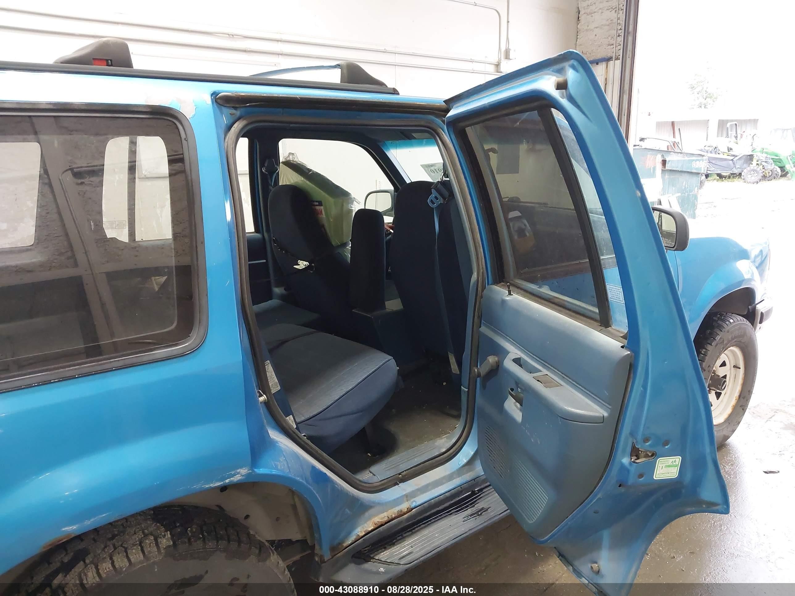 1994 Ford Explorer   Blue vin: 1FMDU34X6RUB37430